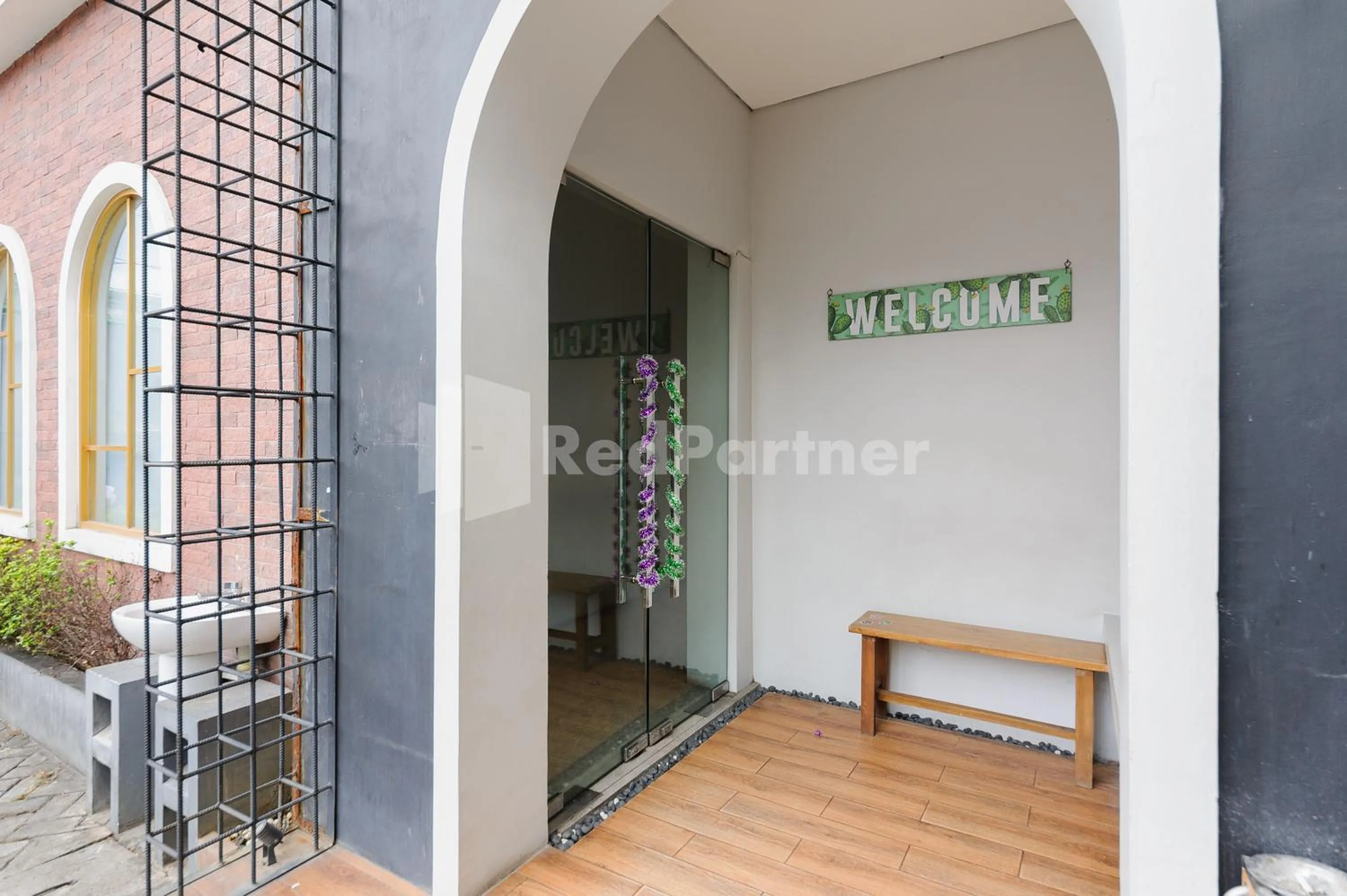 Facade/entrance in Ketje Luxury Capsule Mitra RedDoorz