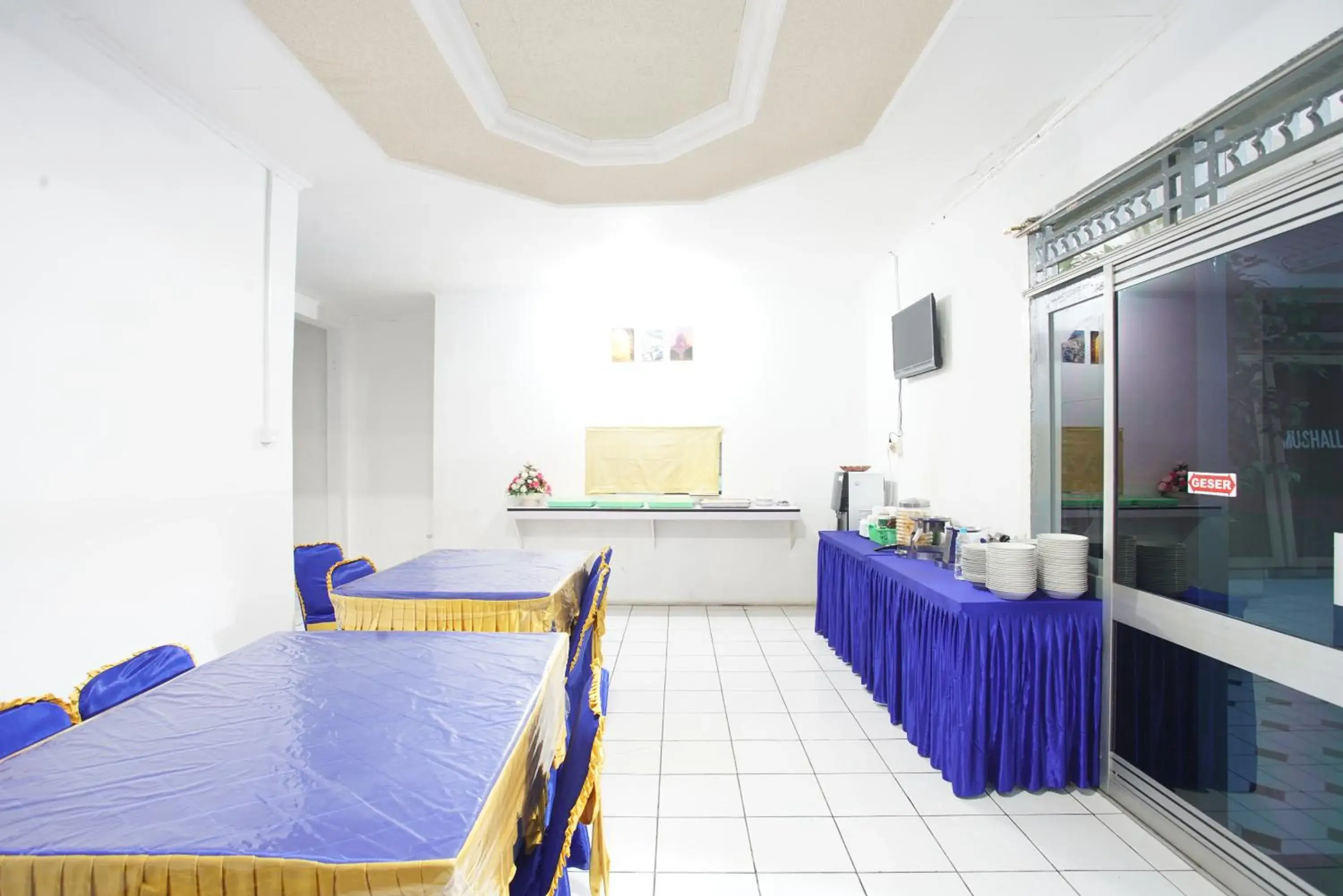Double or Twin Room in Hotel Bhakti Syariah Double or Twin Room in Hotel Bhakti Syariah