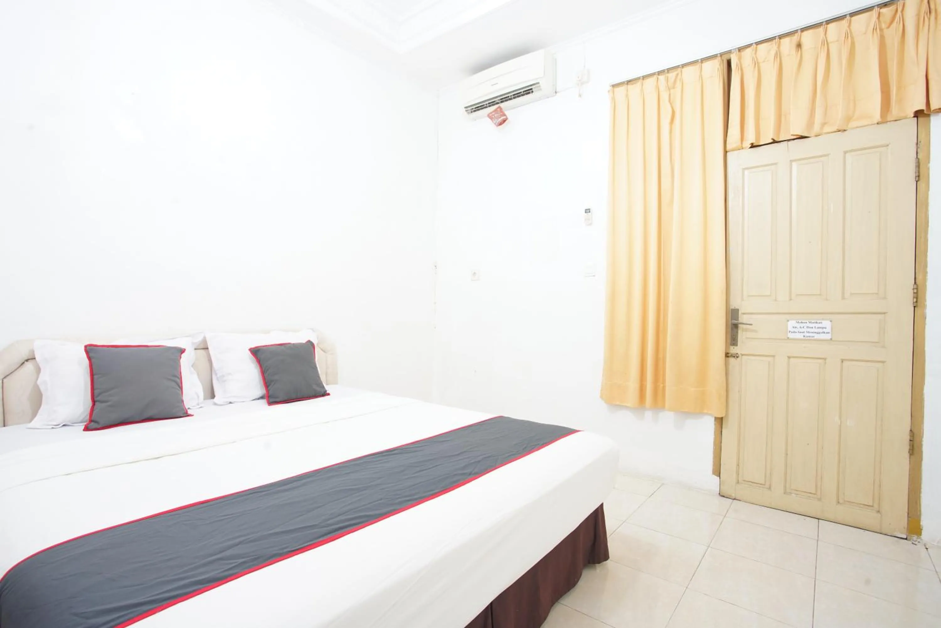 Bedroom, Bed in Hotel Bhakti Syariah