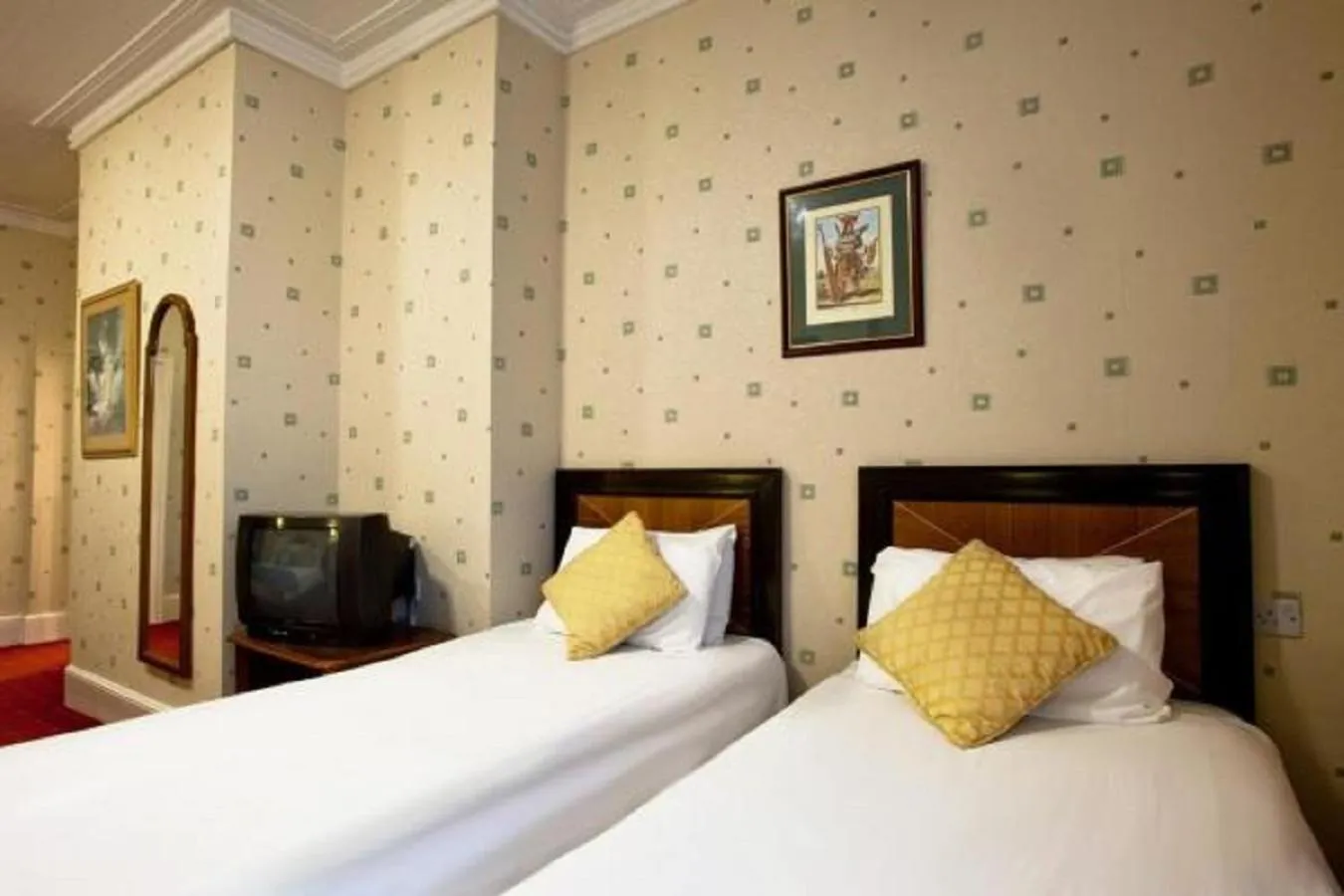 Bed in North Stafford Hotel