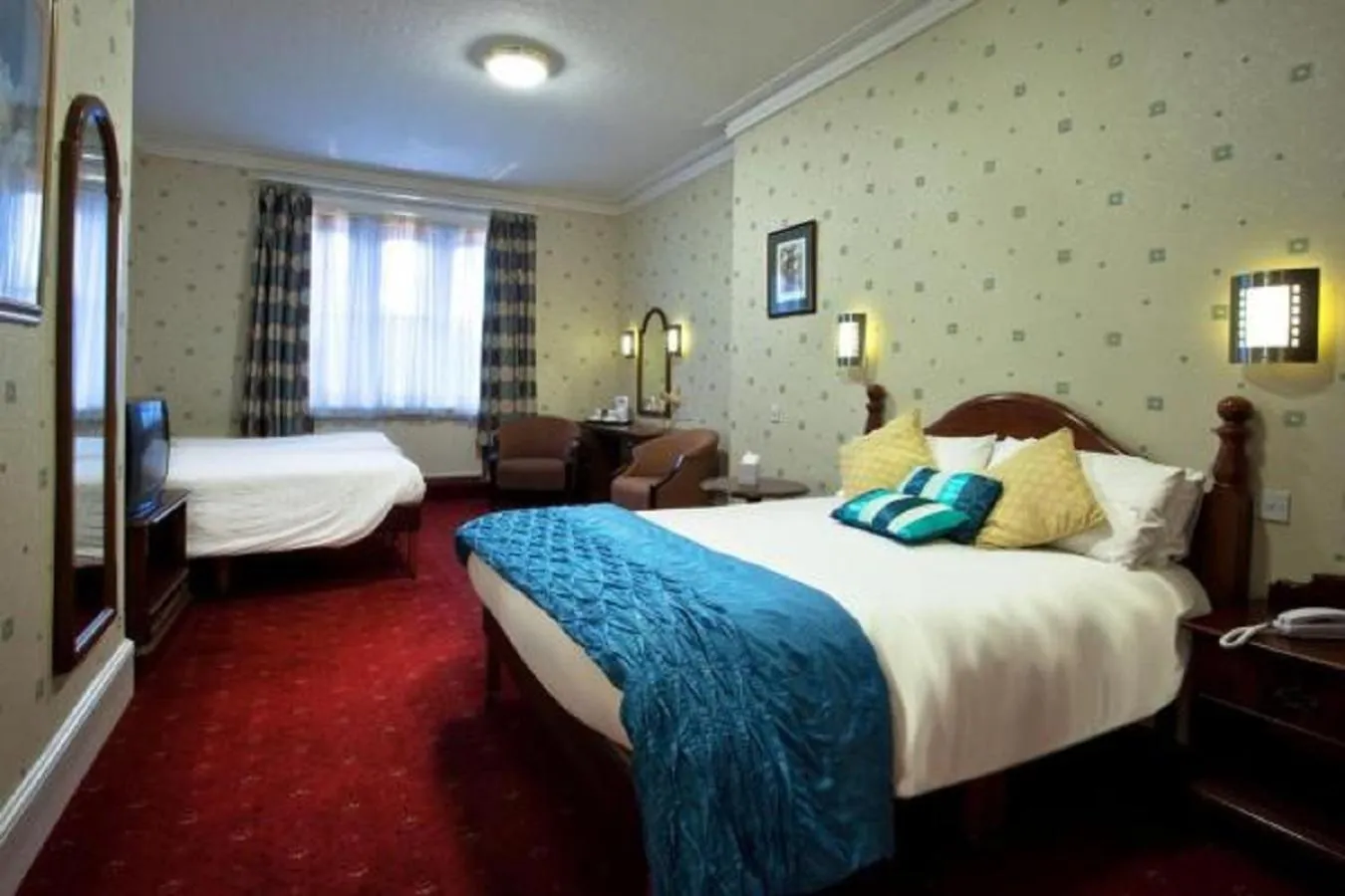 Bed in North Stafford Hotel