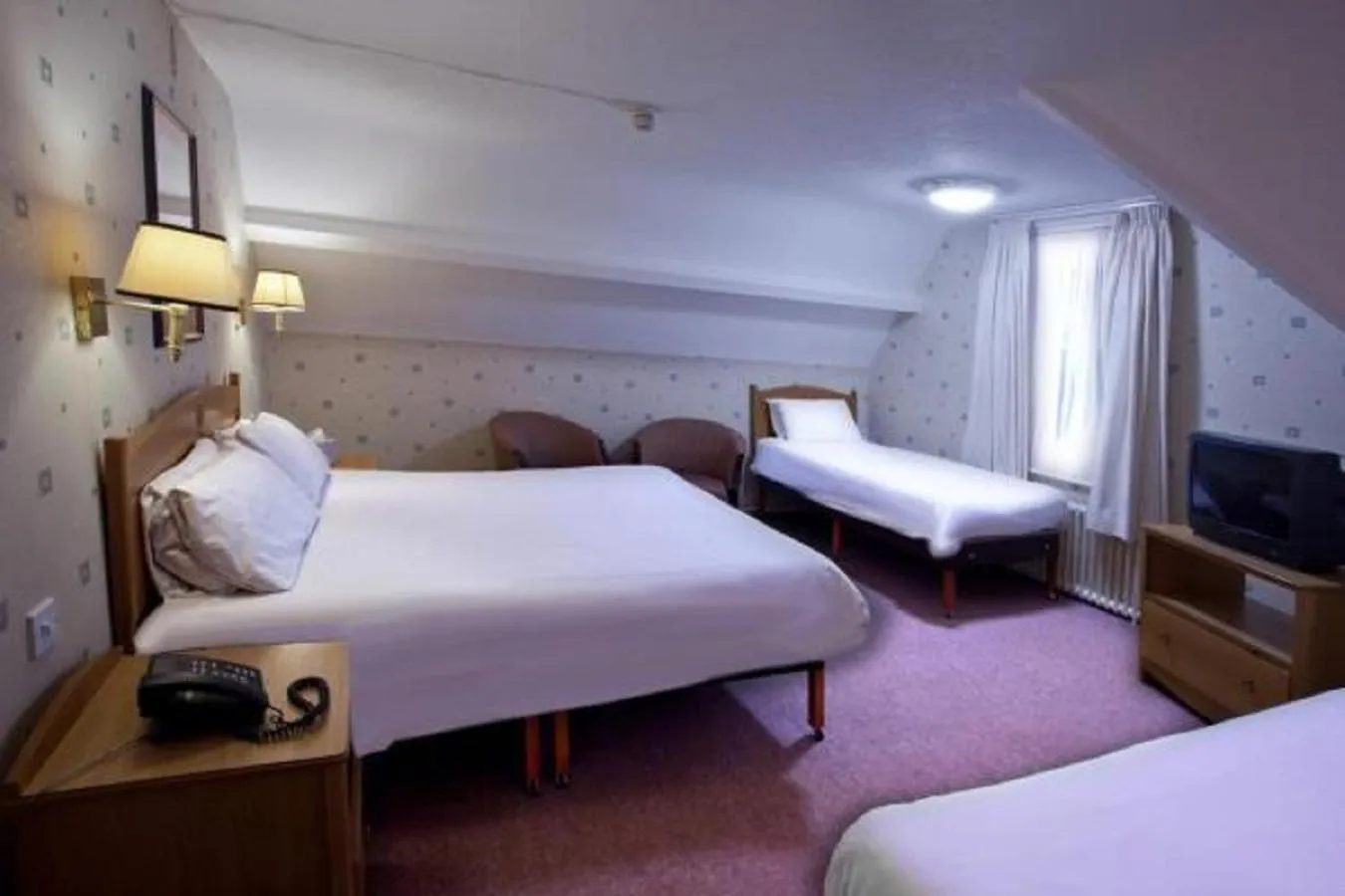 Bed in North Stafford Hotel