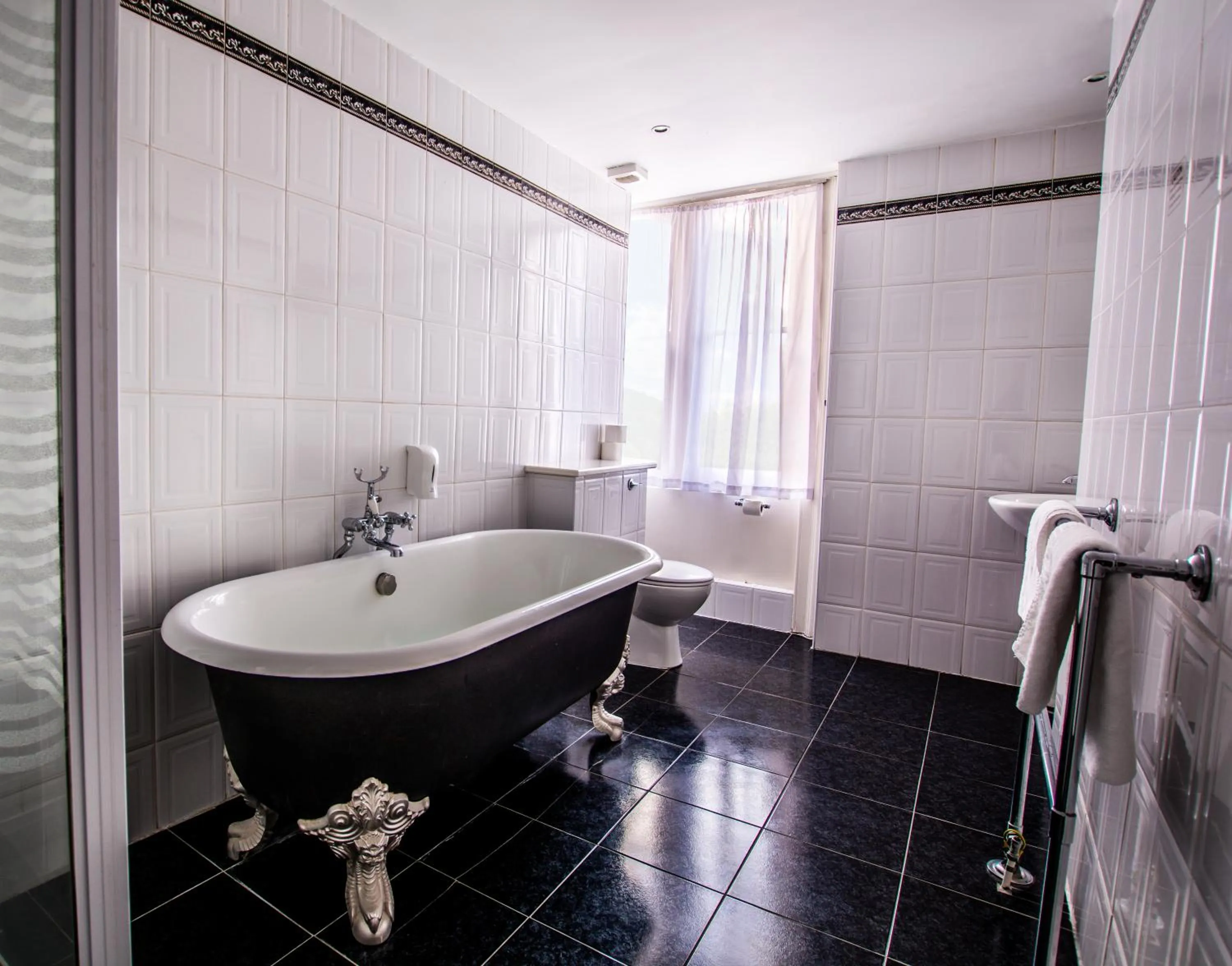 Bathroom in North Stafford Hotel