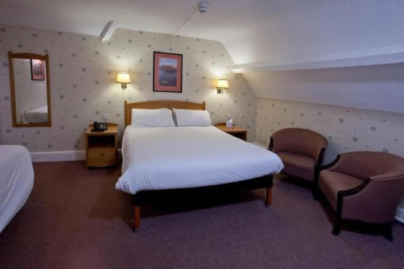 Bed in North Stafford Hotel