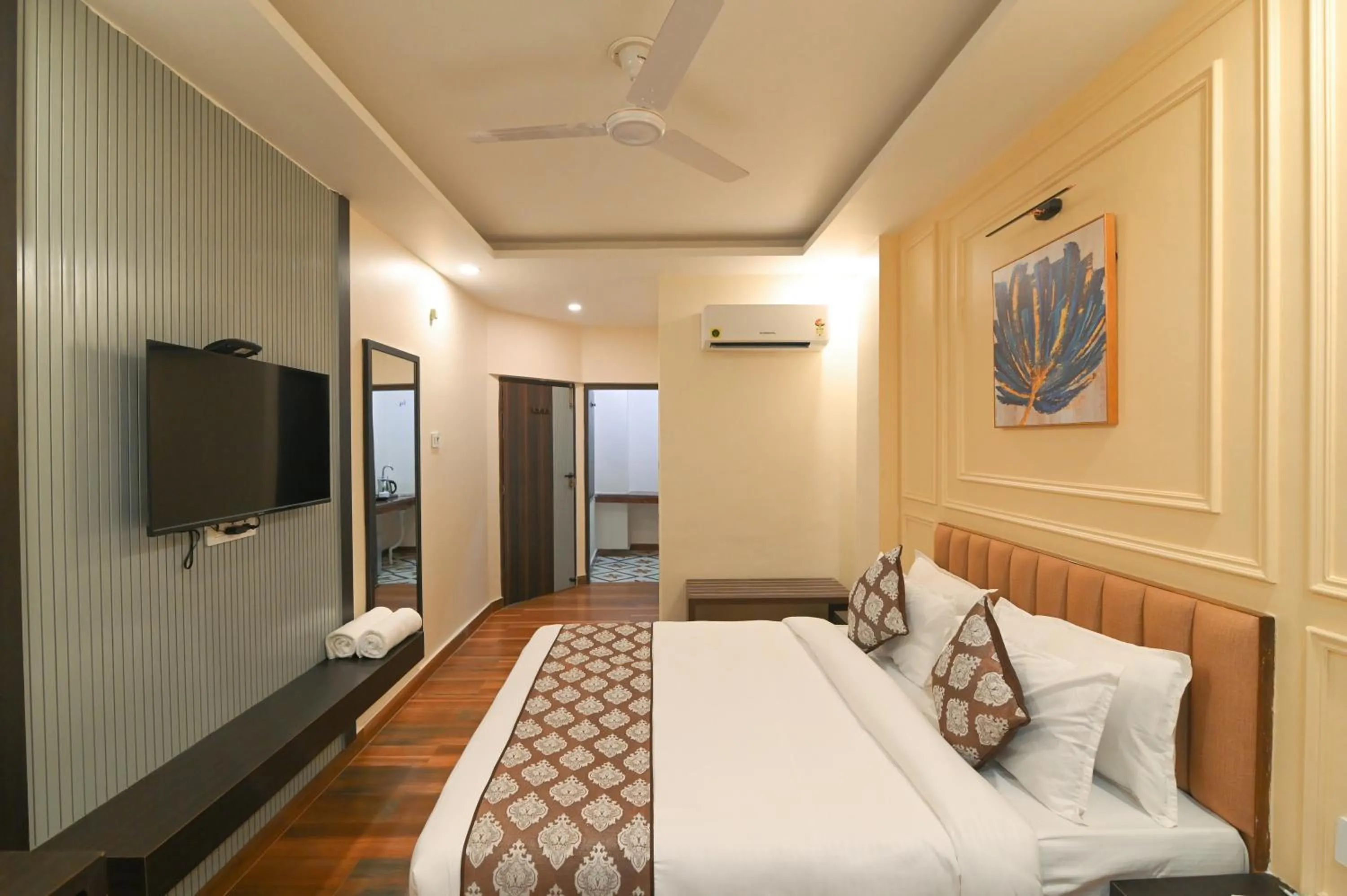 Photo of the whole room, Bed in Hotel Swagat Suites