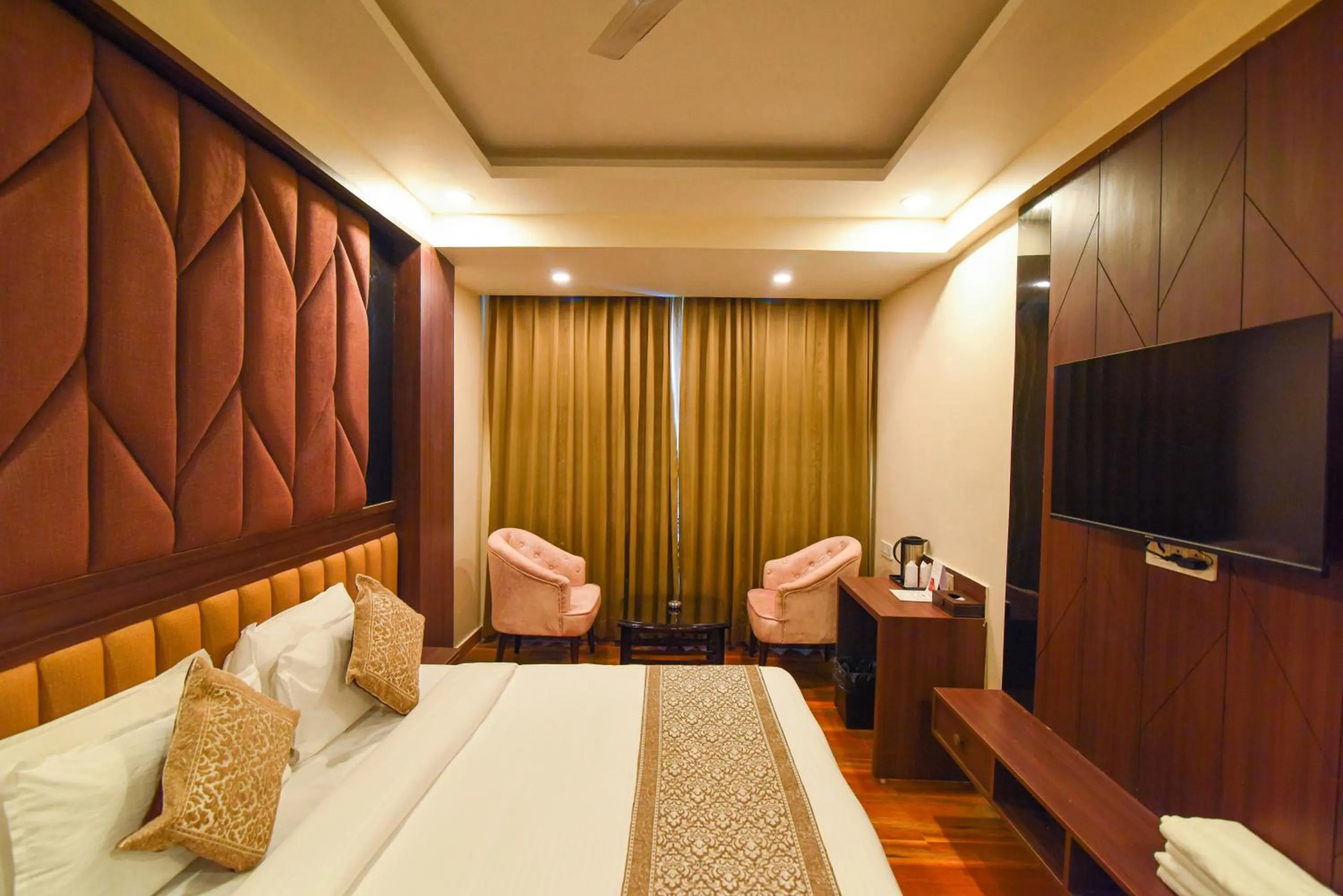 Bed in Hotel Swagat Suites