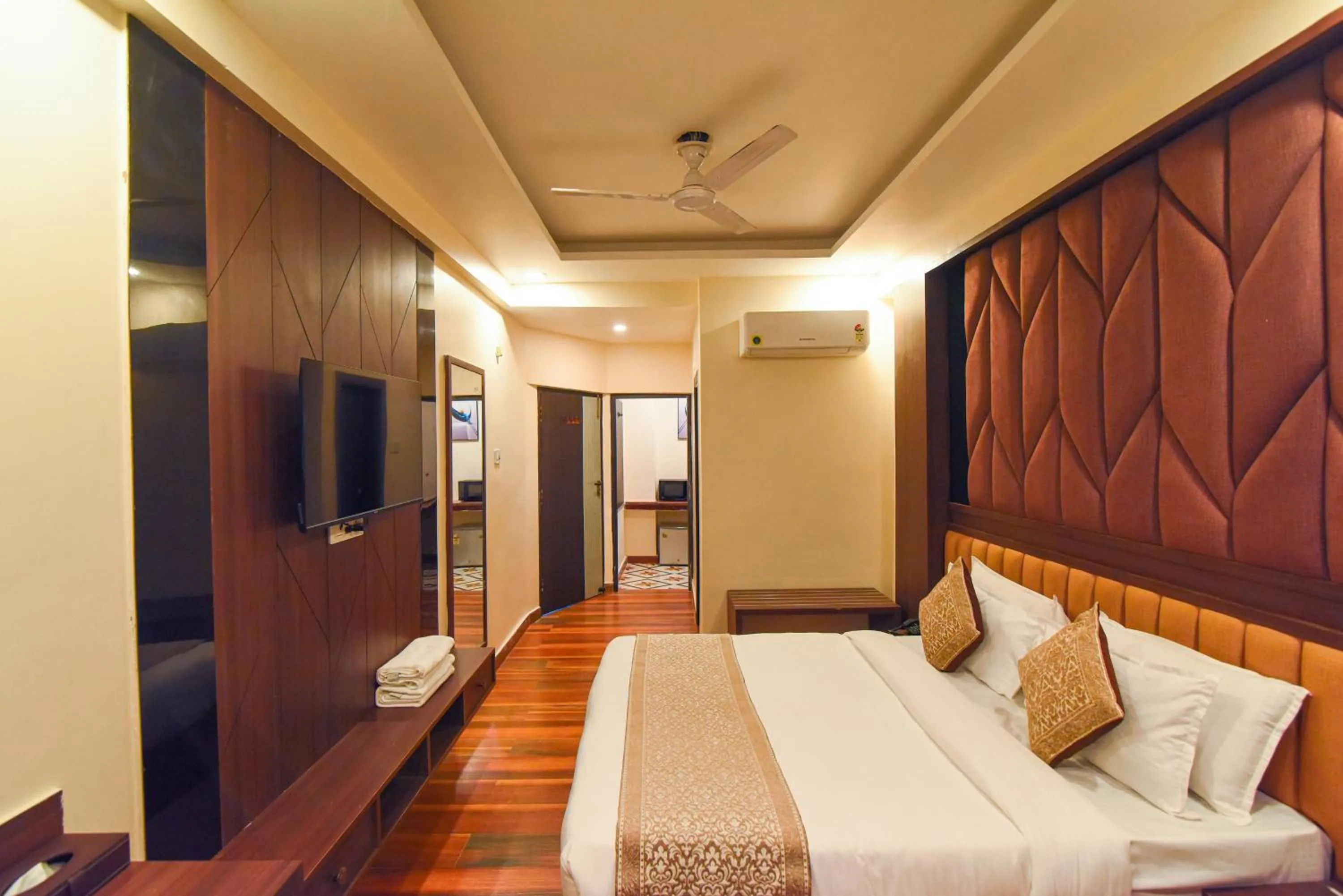 Bed in Hotel Swagat Suites