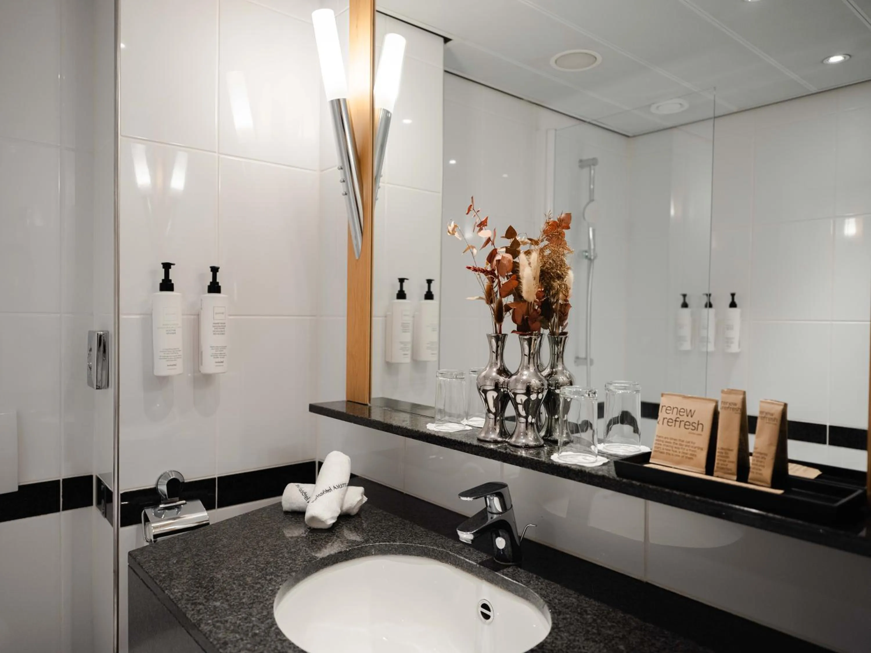 Shower in Swissôtel Amsterdam