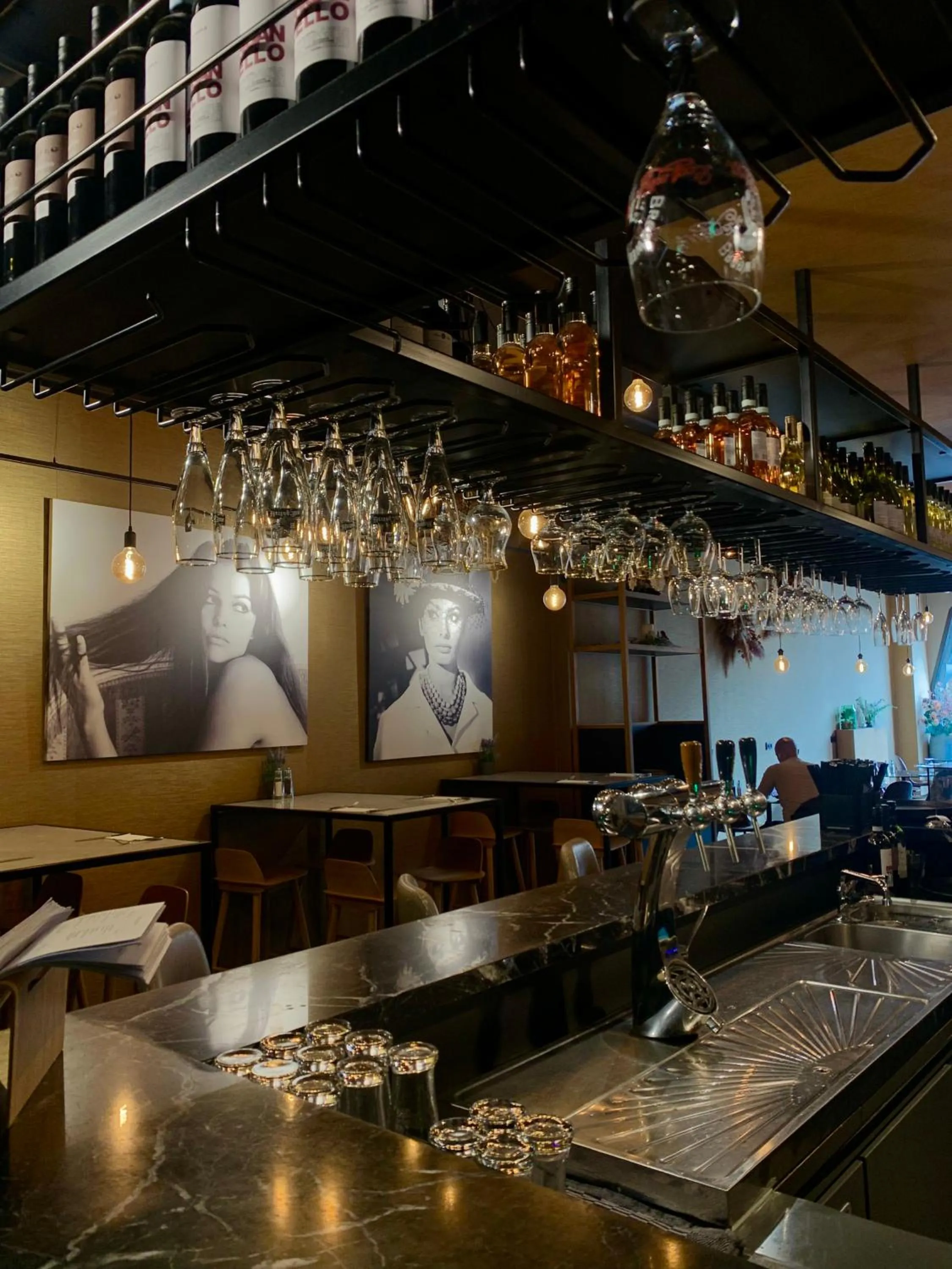 Lounge or bar in Swissôtel Amsterdam