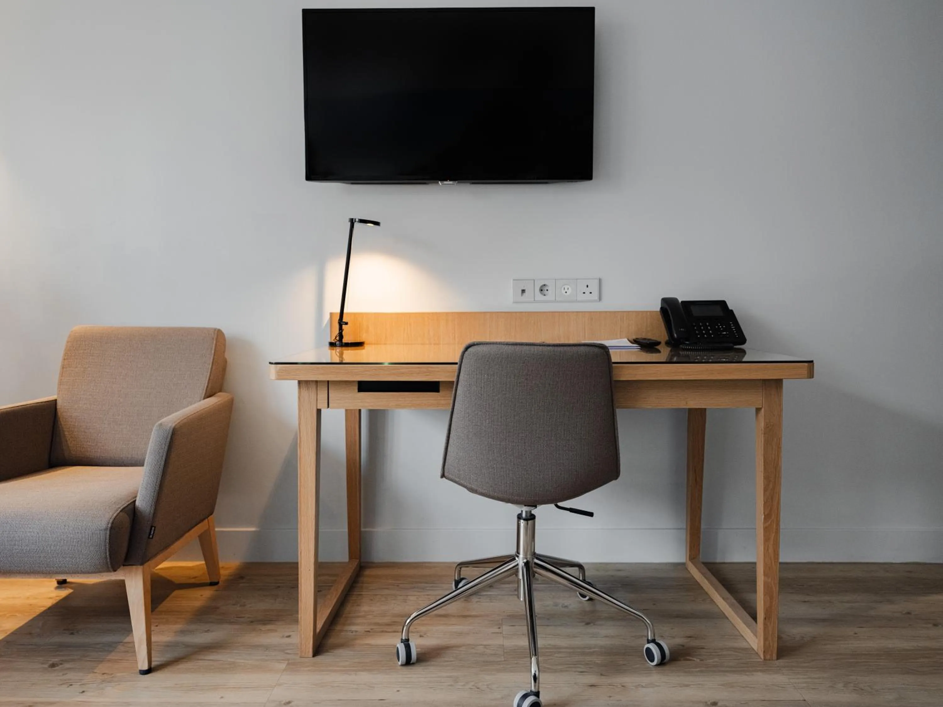 Seating area in Swissôtel Amsterdam