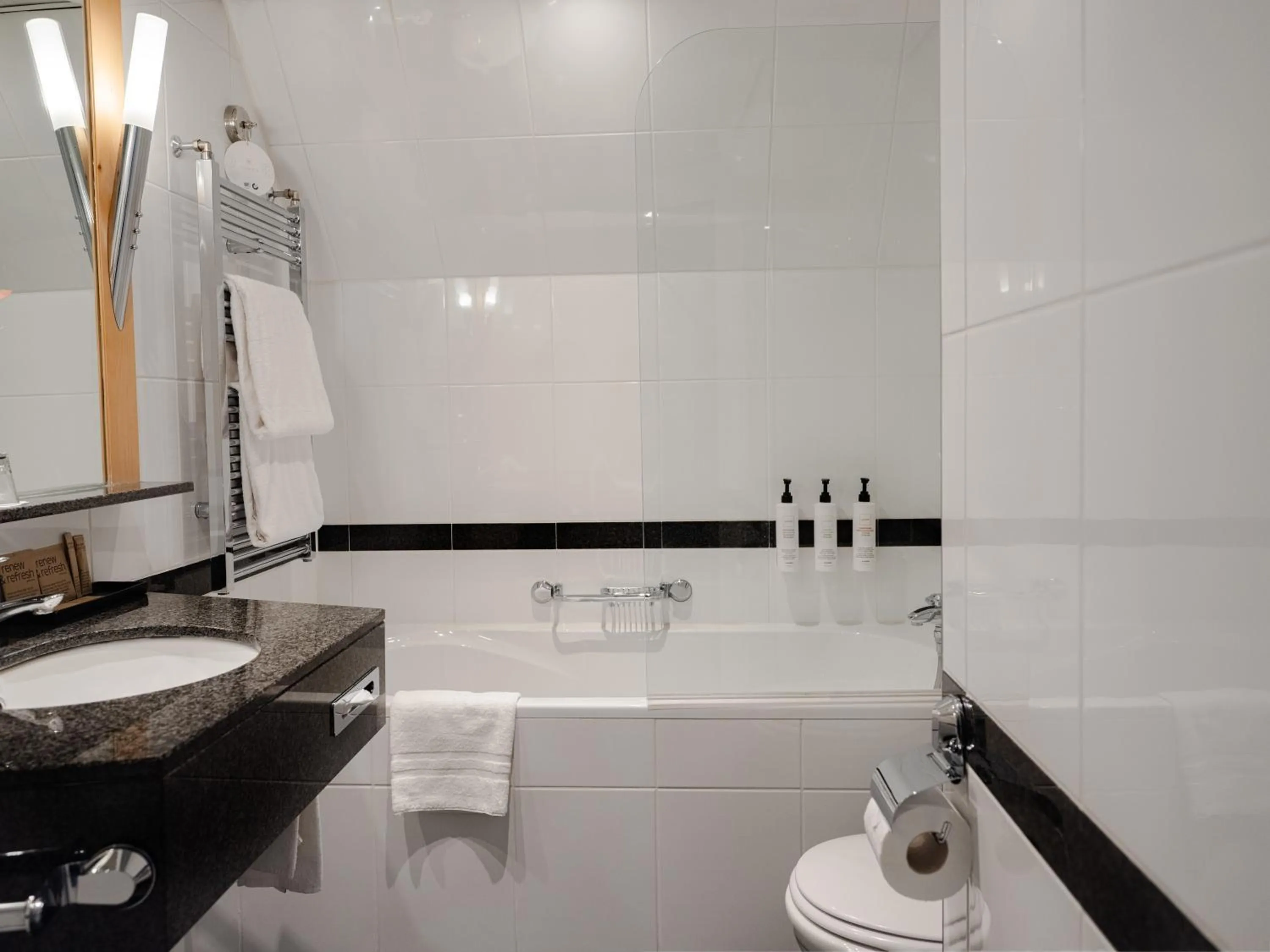 Bathroom in Swissôtel Amsterdam