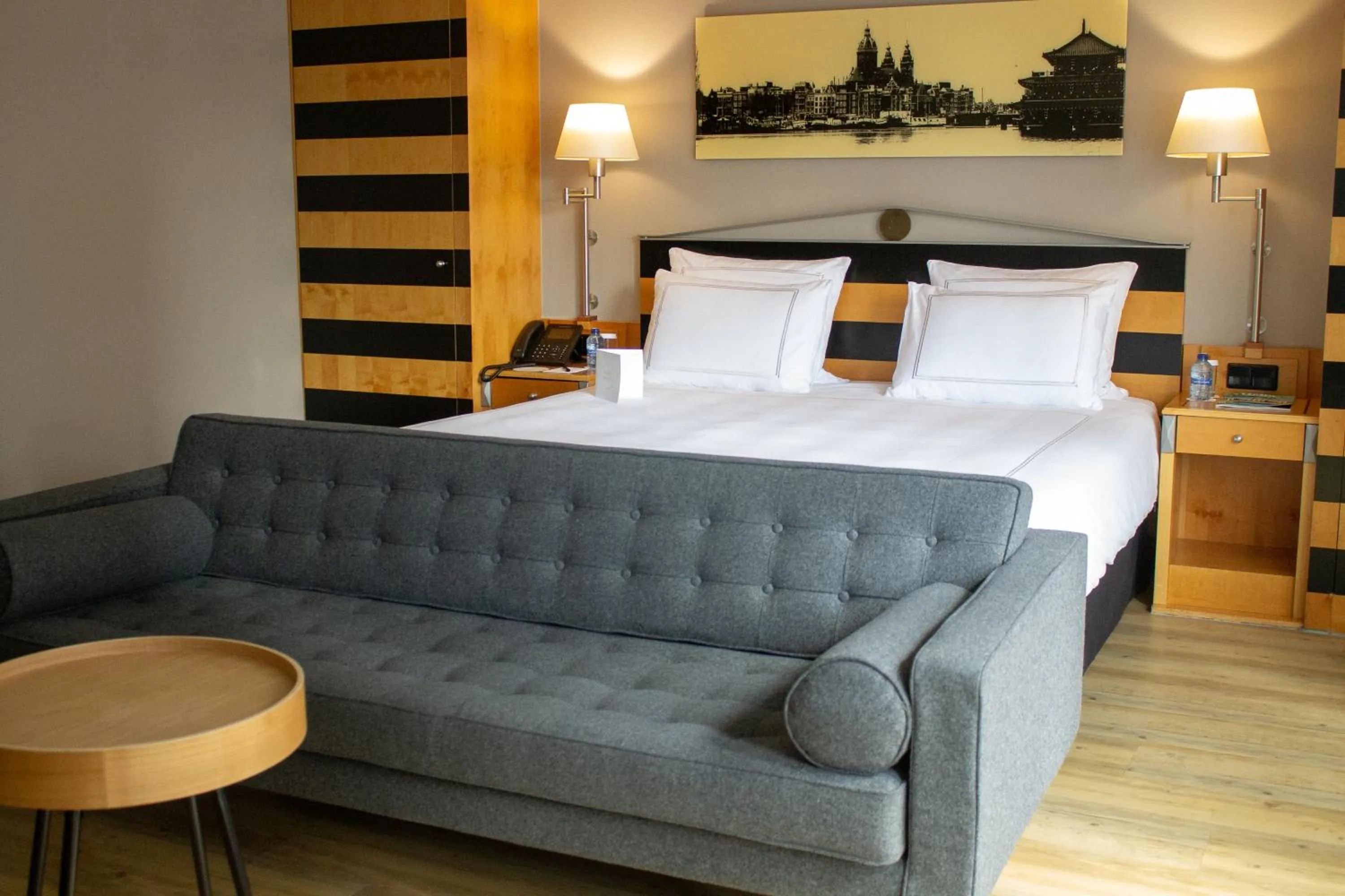 Bed in Swissôtel Amsterdam