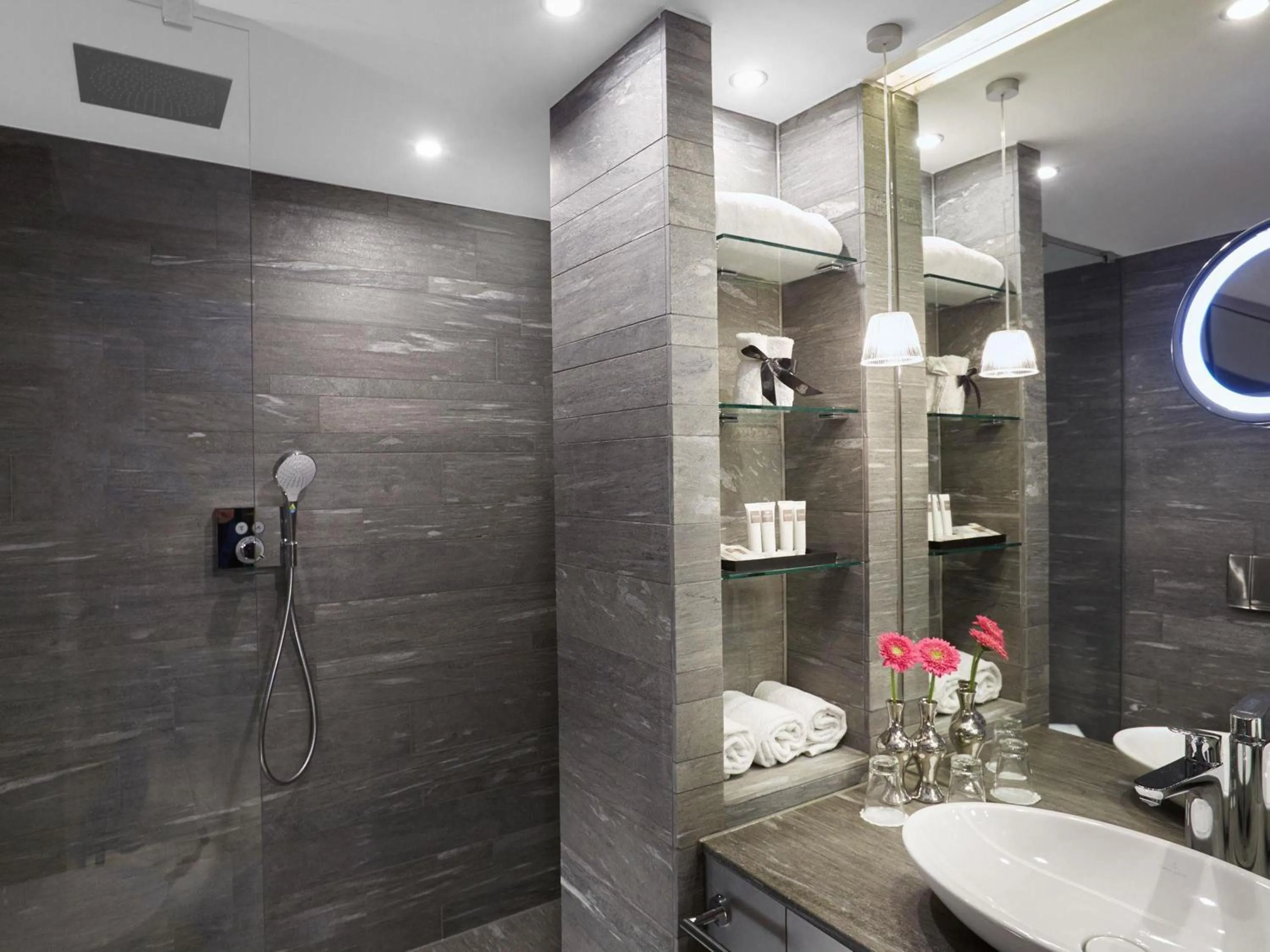 Bedroom in Swissôtel Amsterdam