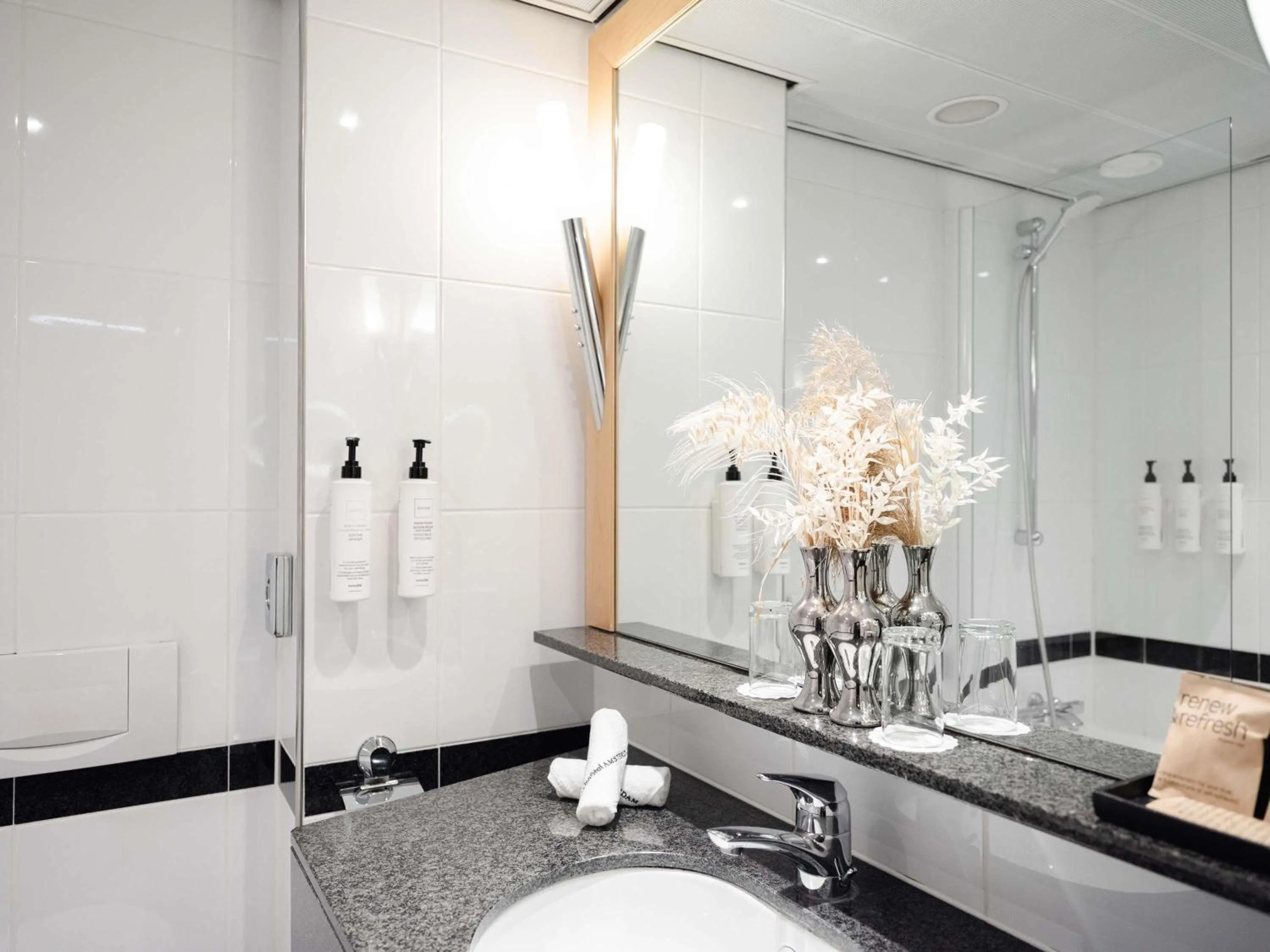 Bedroom in Swissôtel Amsterdam