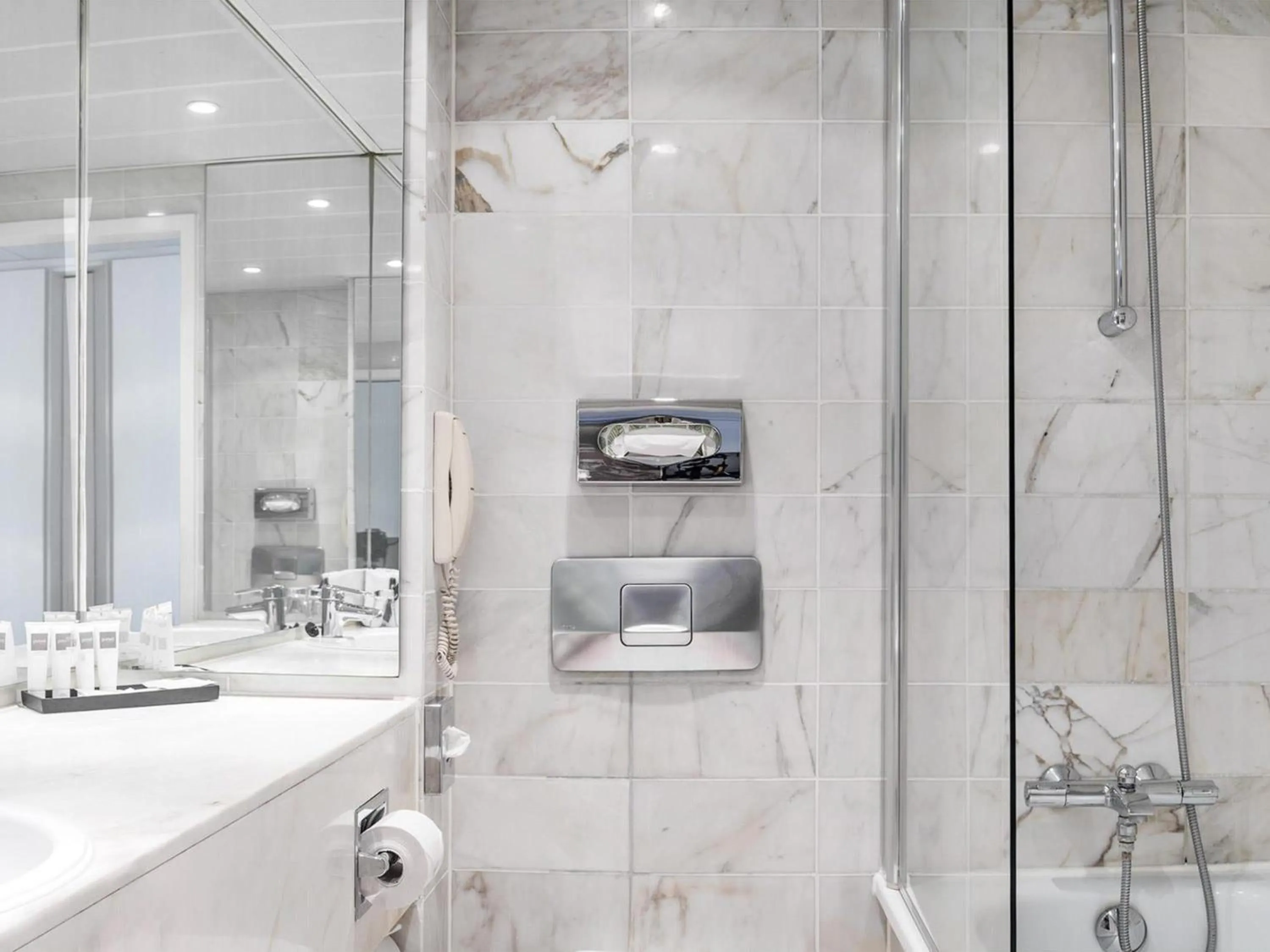 Bedroom in Swissôtel Amsterdam