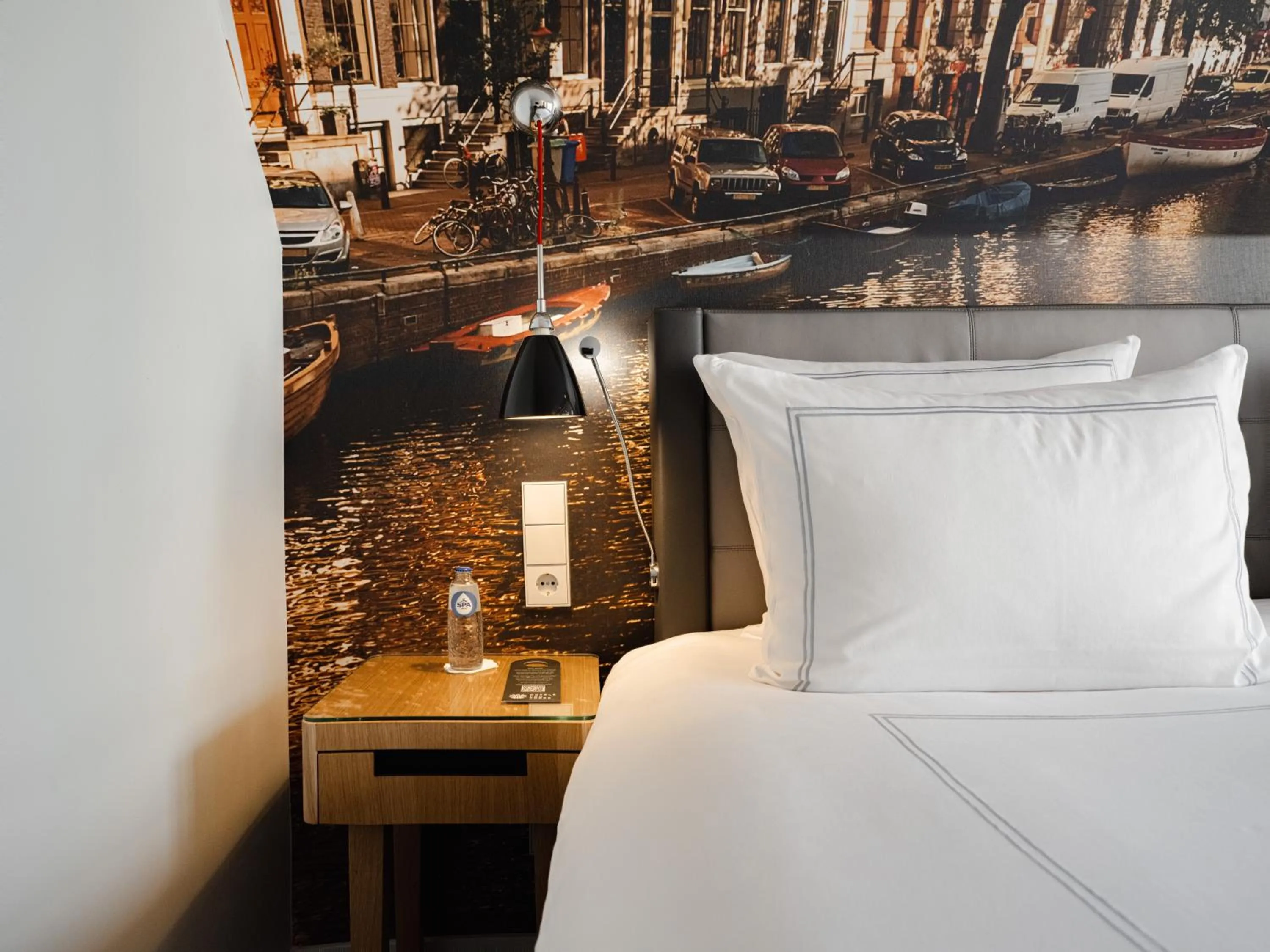 Bed in Swissôtel Amsterdam