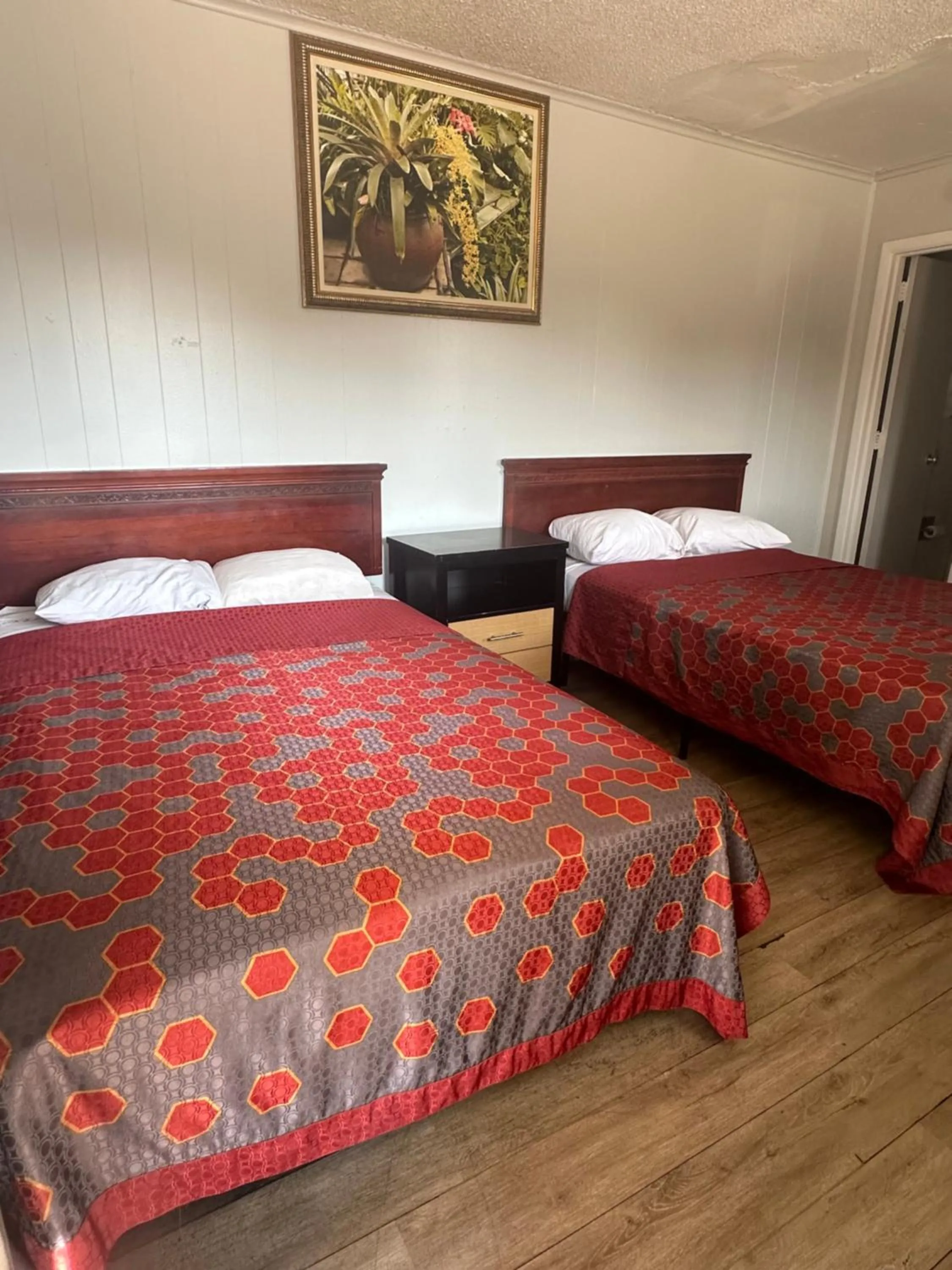 Bed in Travel Inn Montgomery AL