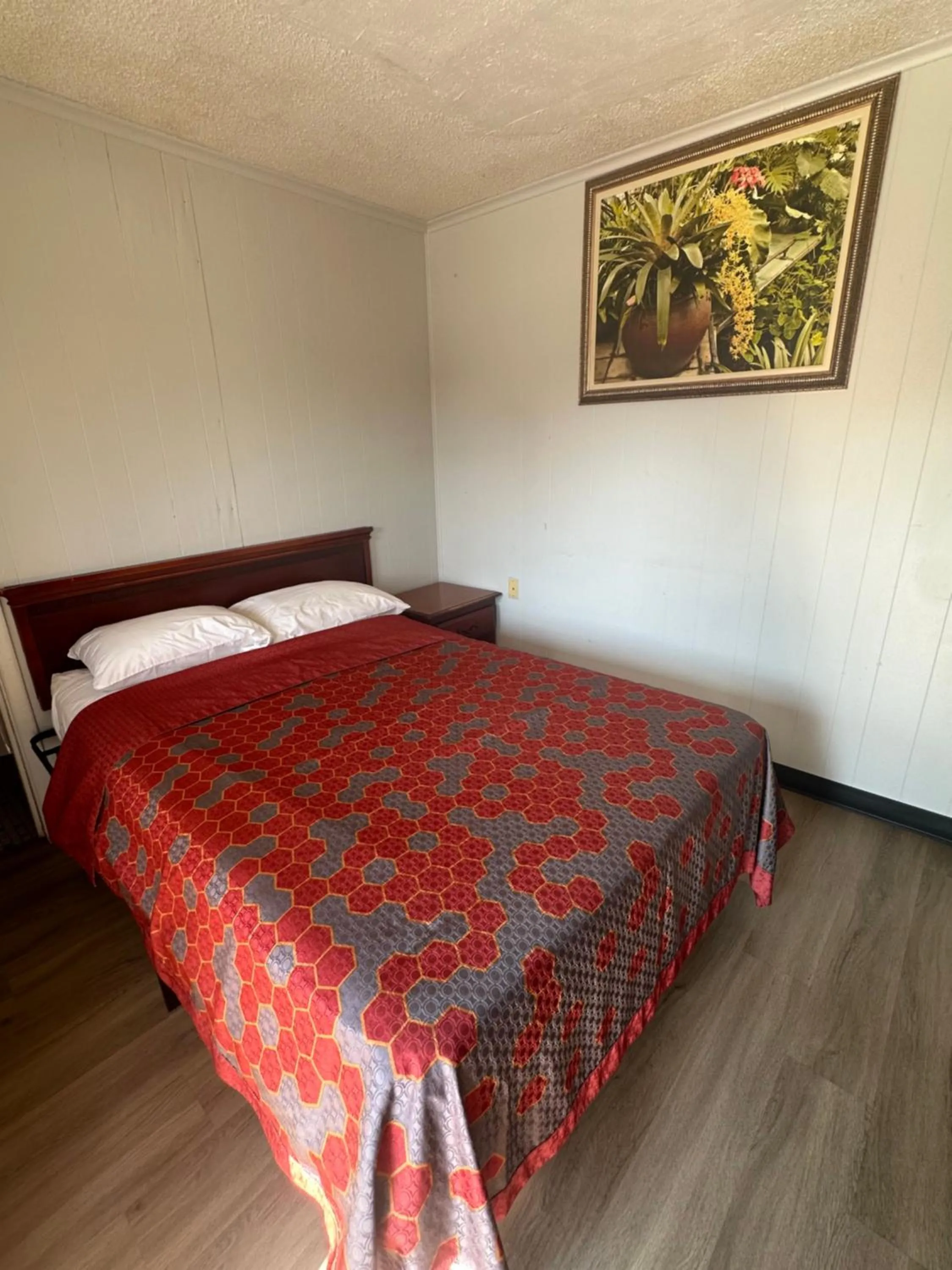 Bed in Travel Inn Montgomery AL