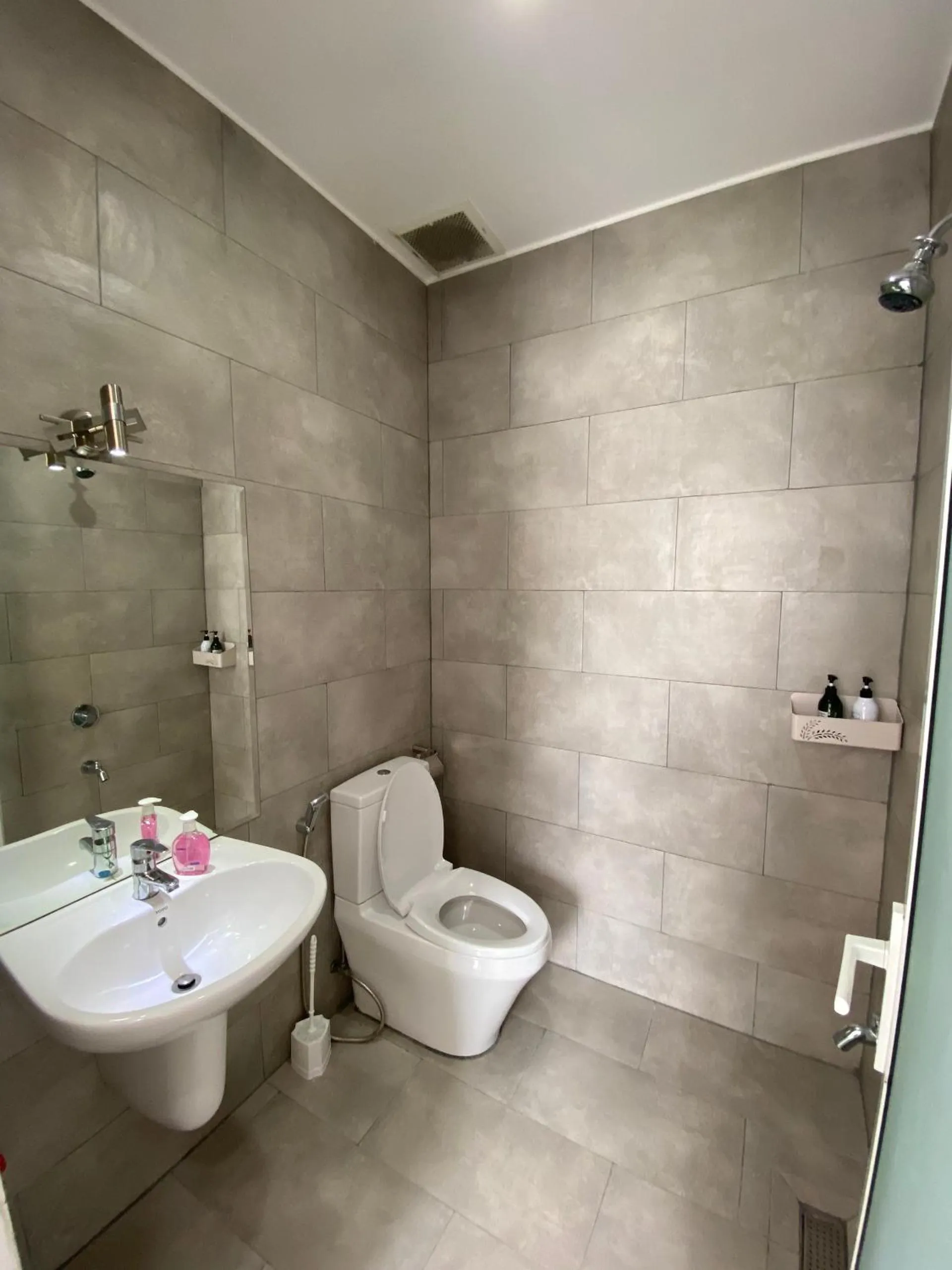 Shower in Home Away Minh Khai - Serviced Apartment