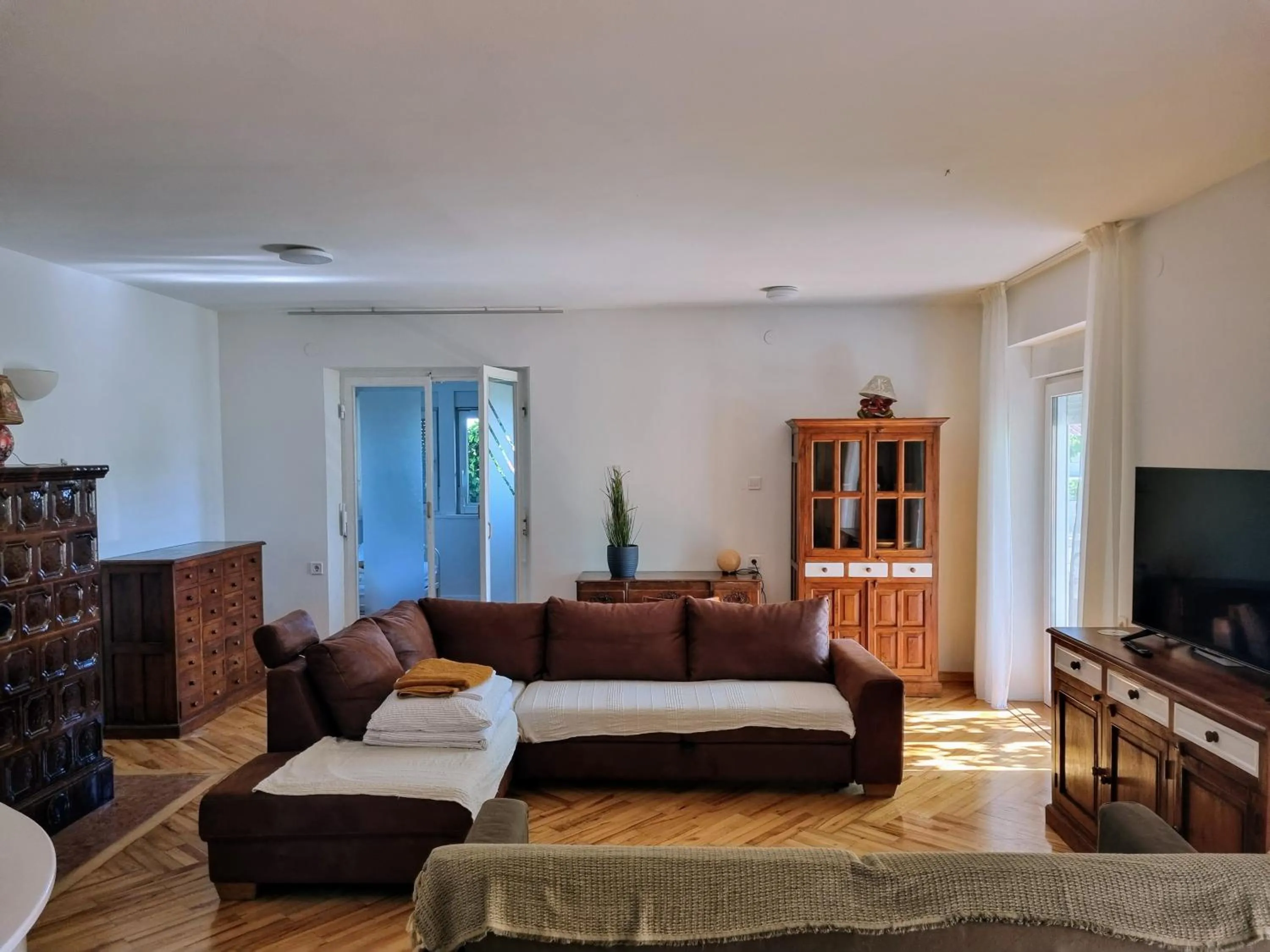 Living room, Bed in F13 Apartment