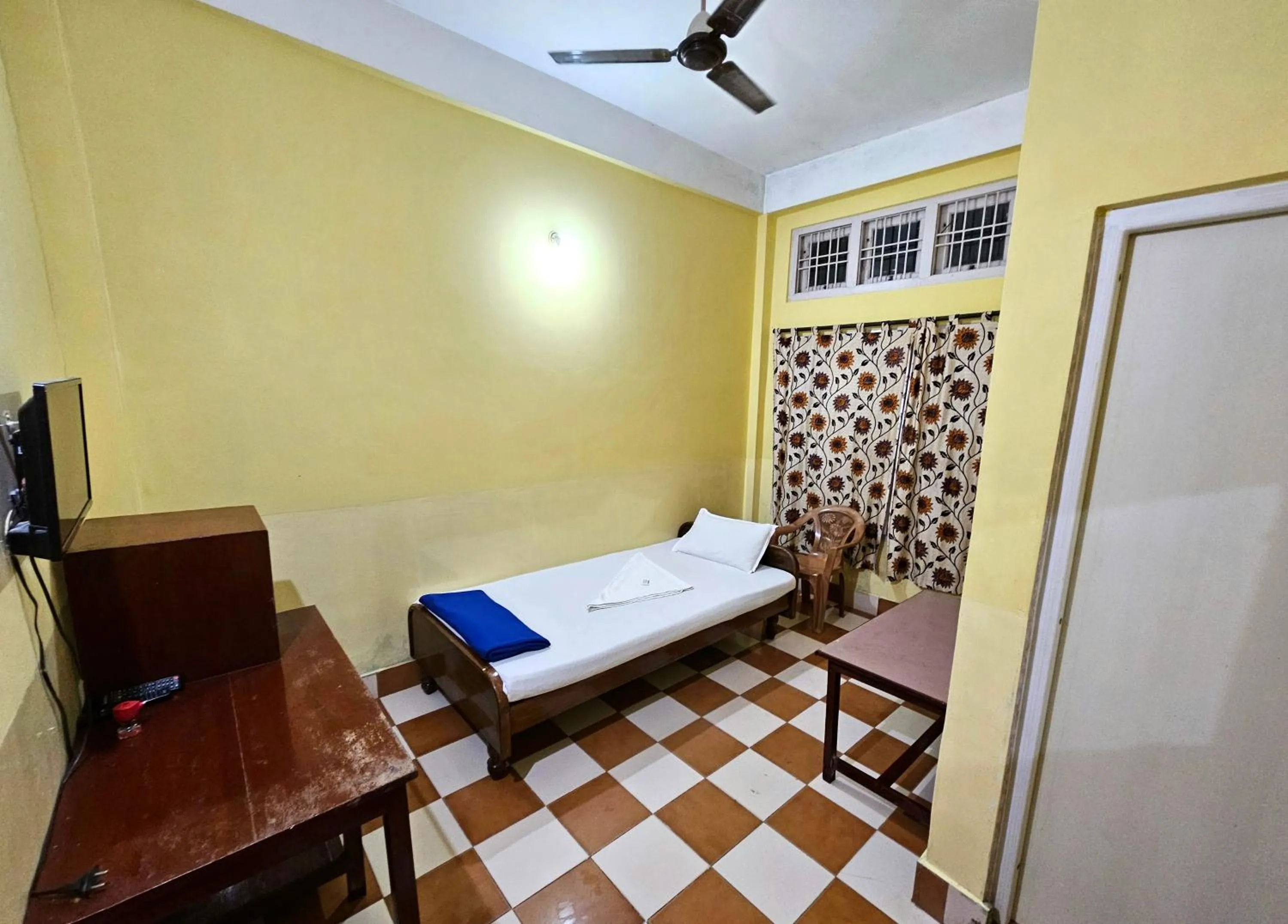 Bed in Hotel Rishiraj