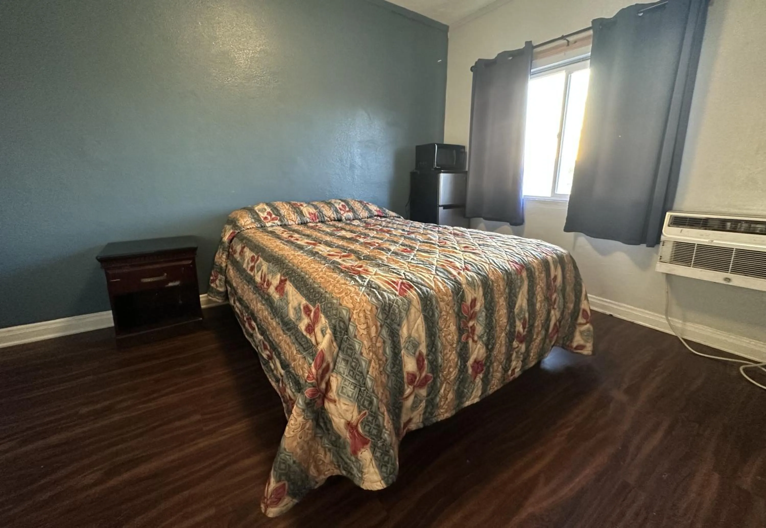 Bedroom, Bed in Unity Hotel - No Parking & Rooms Are Upstairs