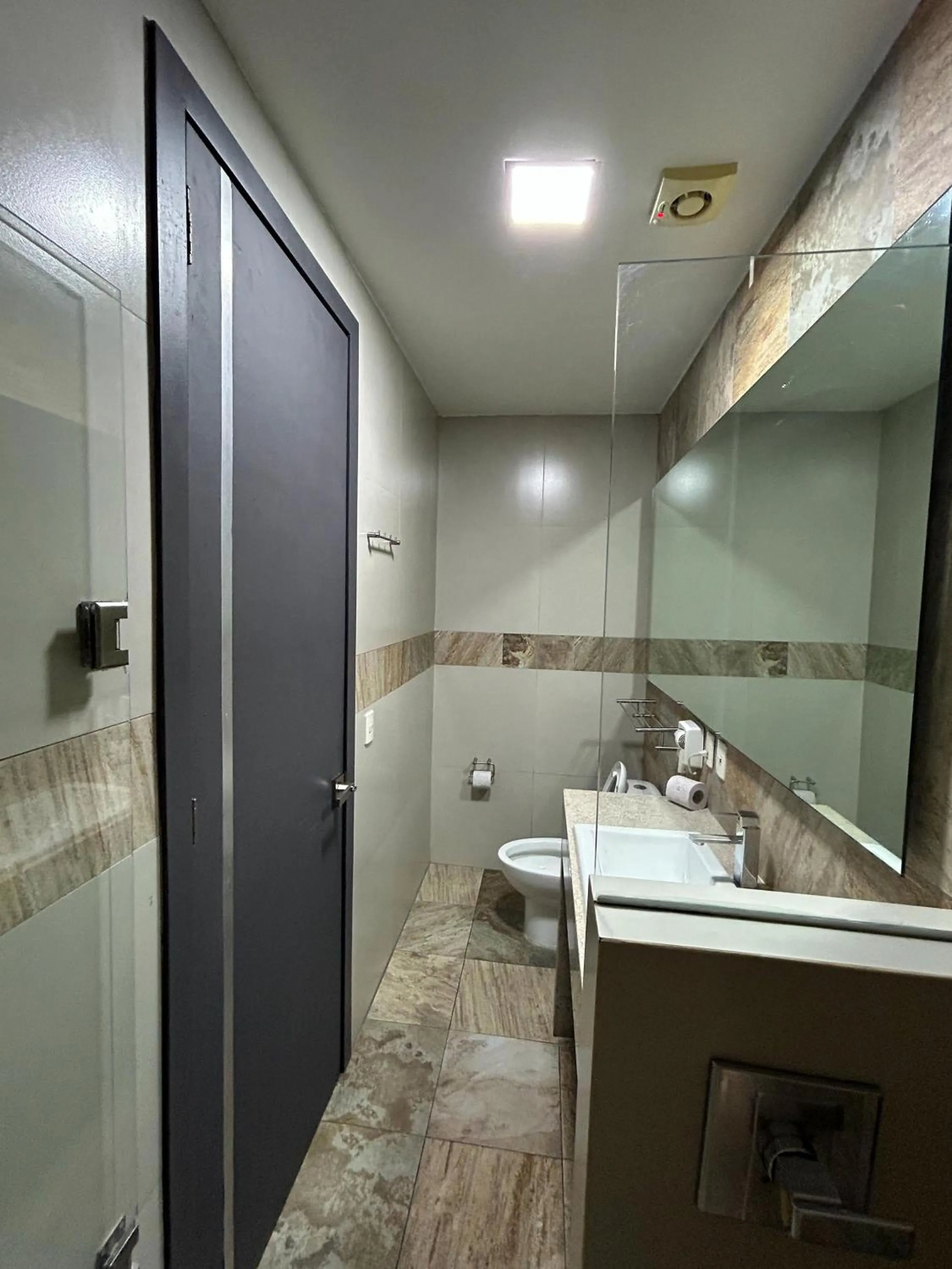 Shower in HVH by Yaxché