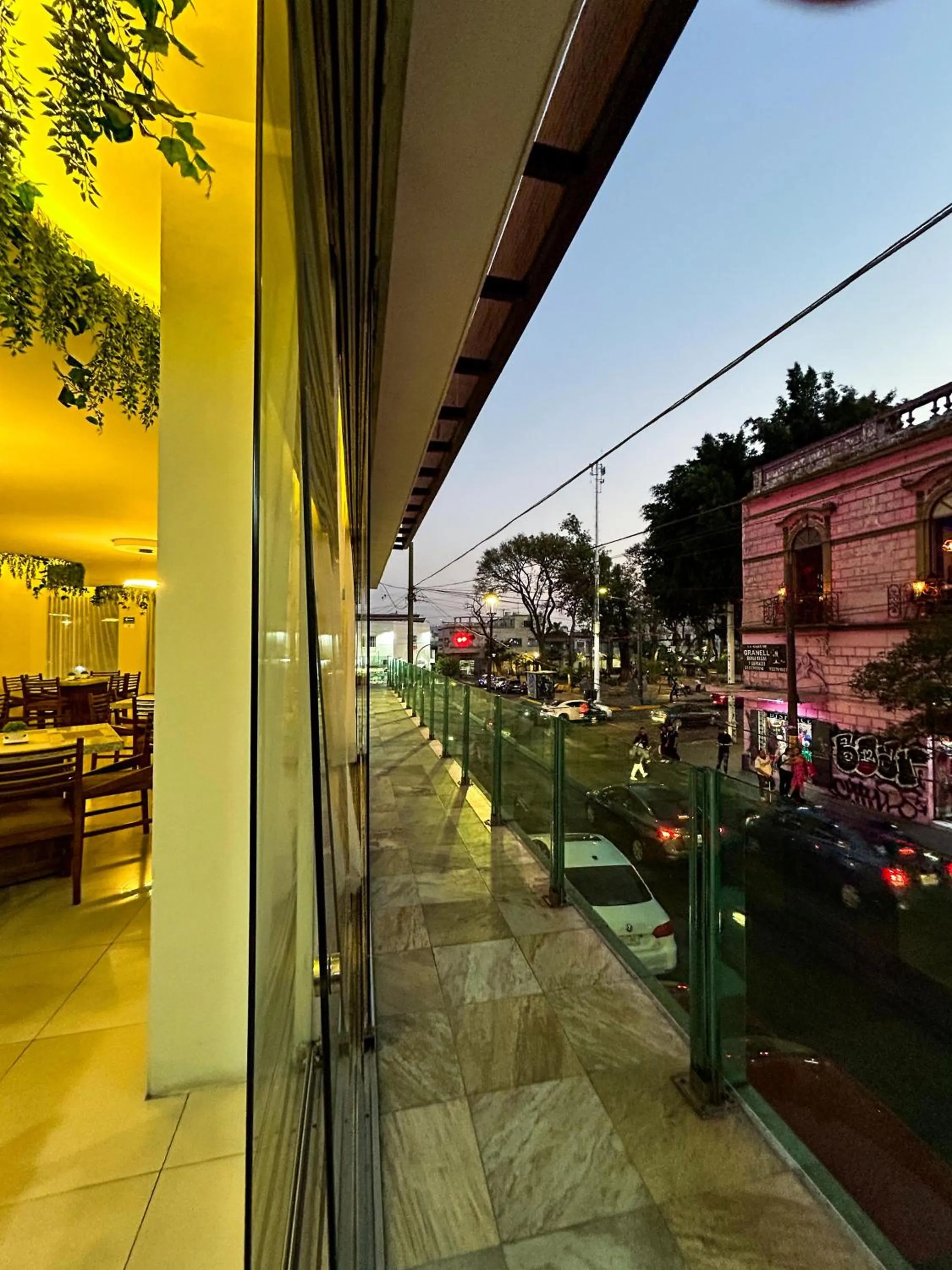 Balcony/Terrace in HVH by Yaxché