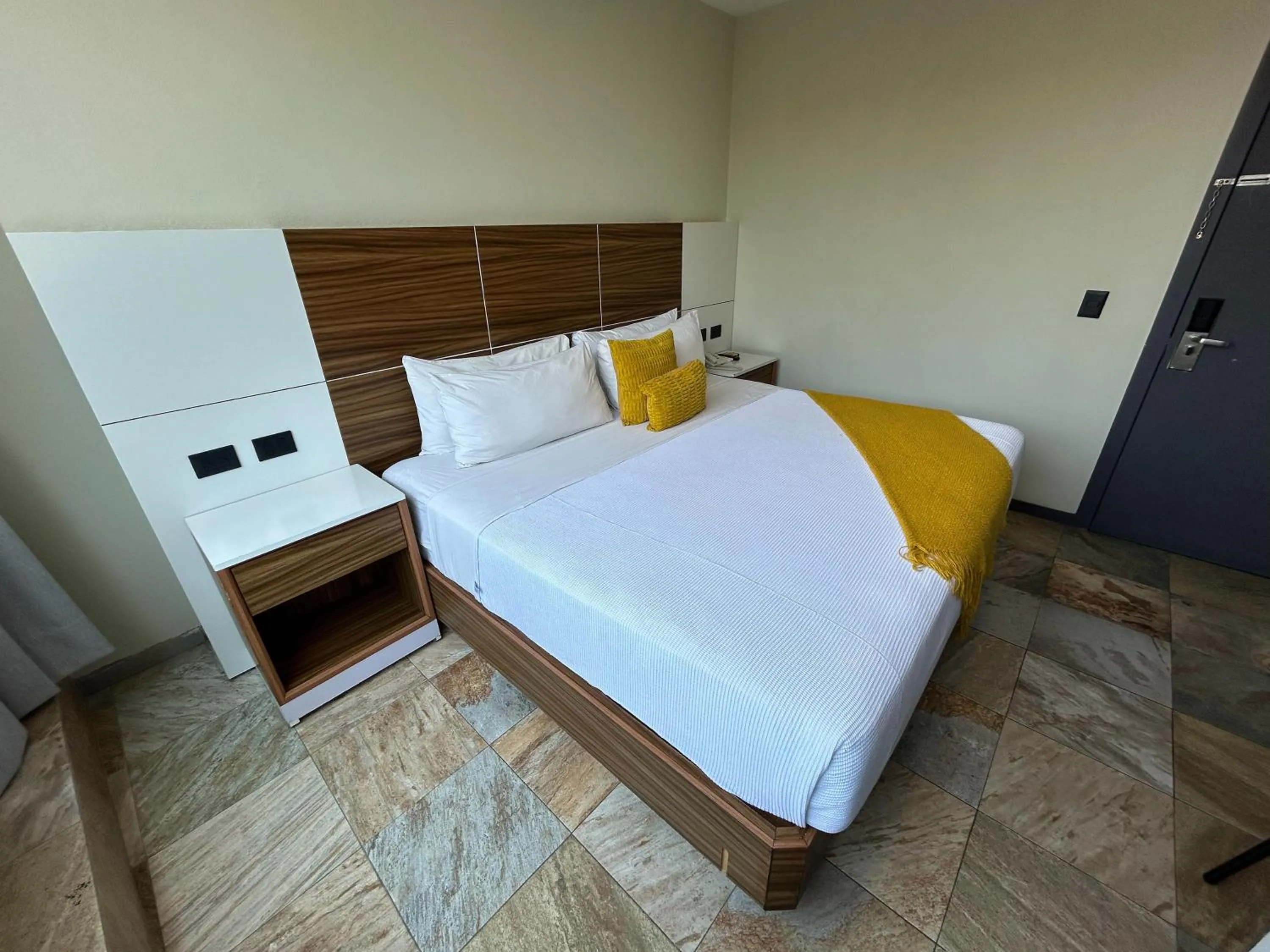 Bed in HVH by Yaxché