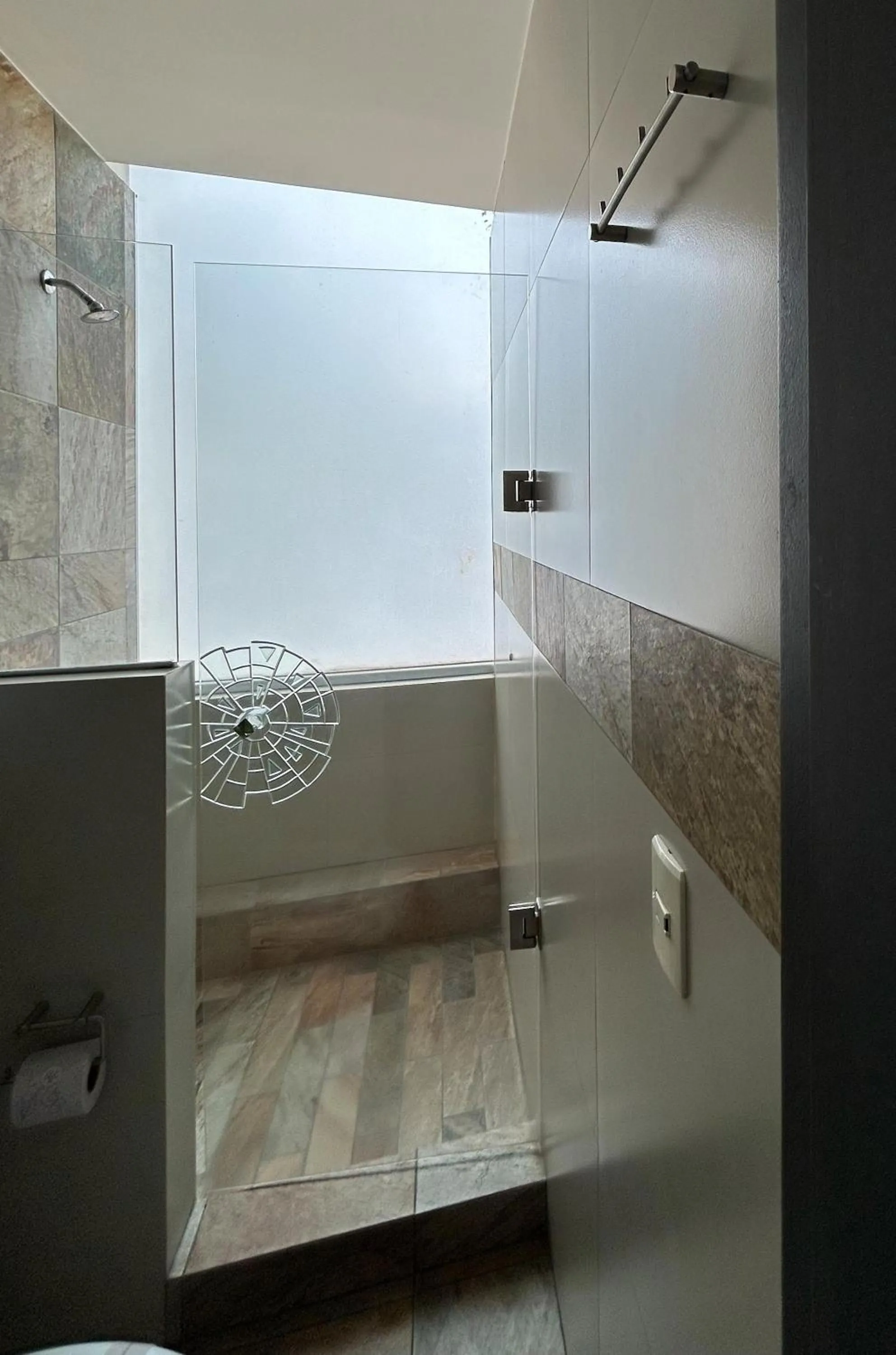 Shower in HVH by Yaxché