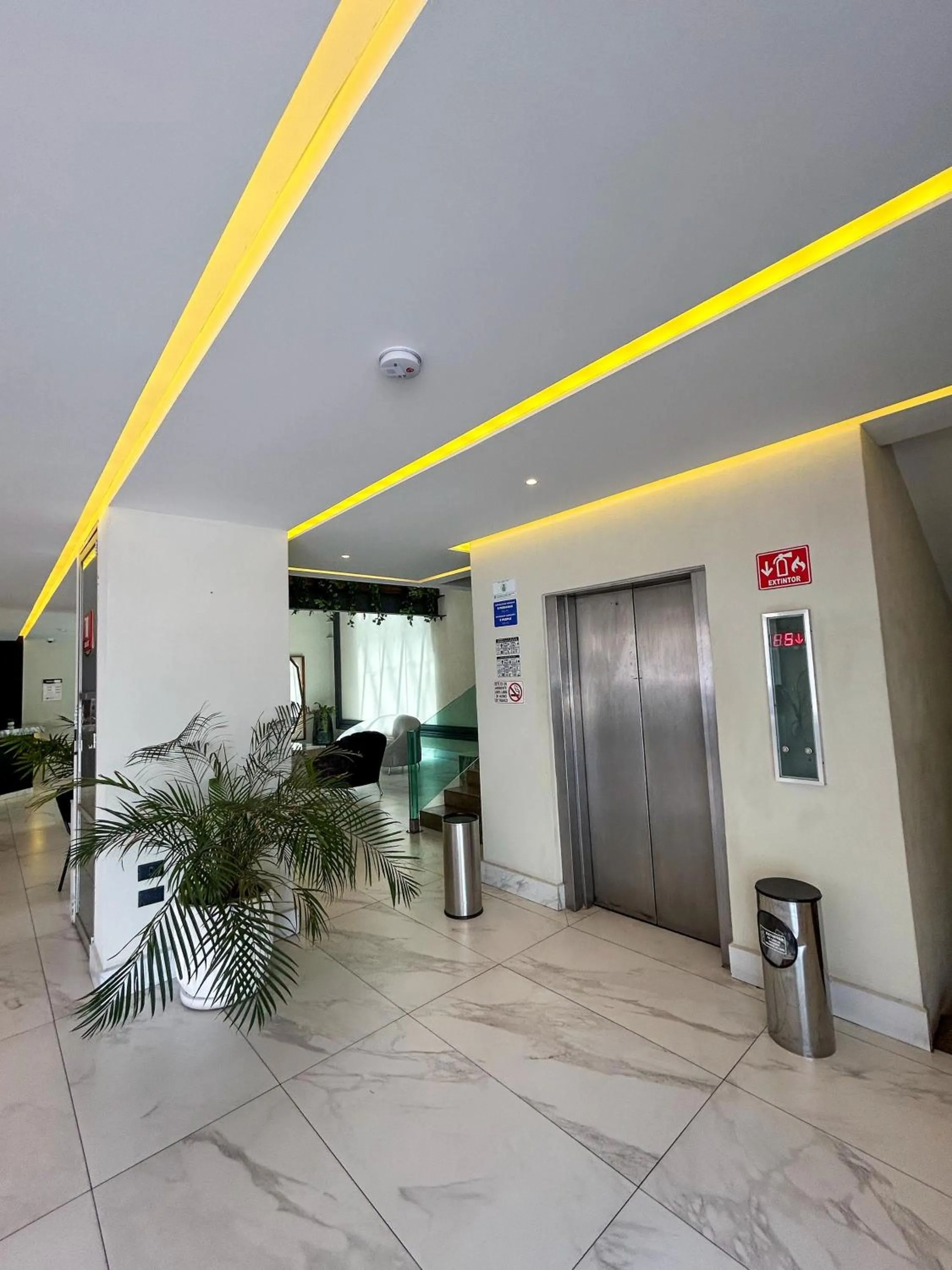 elevator in HVH by Yaxché