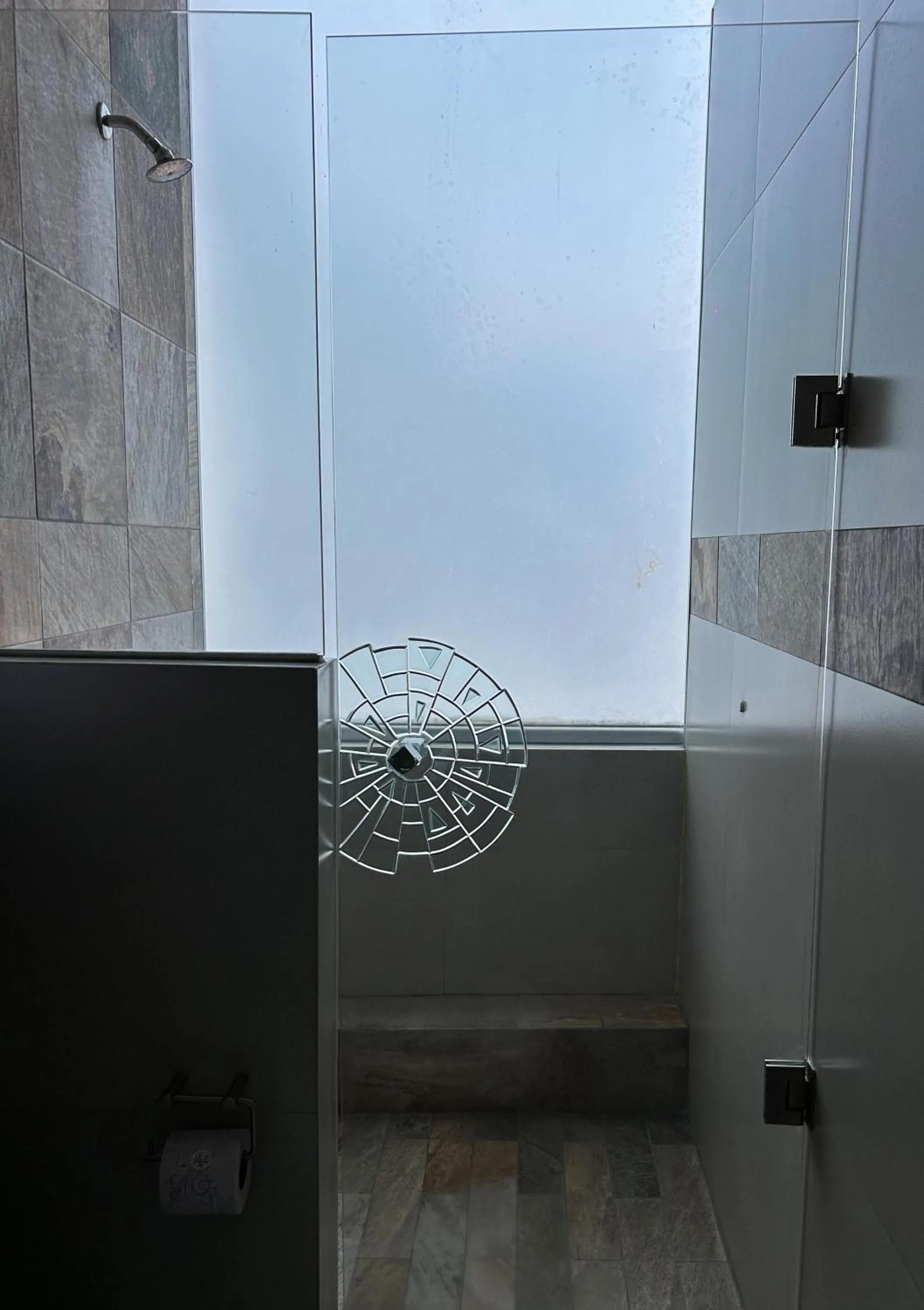 Shower in HVH by Yaxché