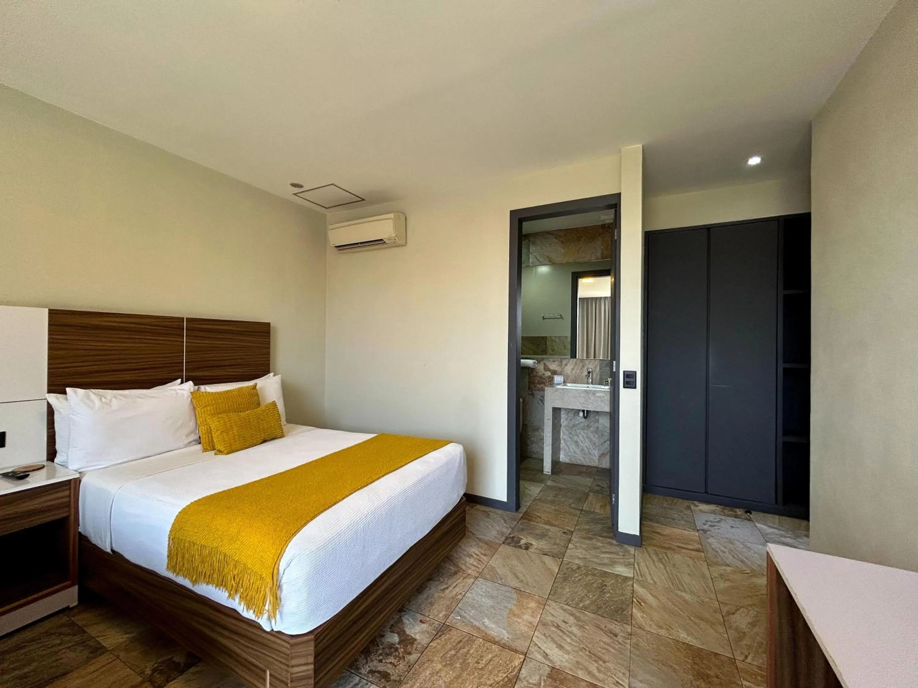 Bed in HVH by Yaxché