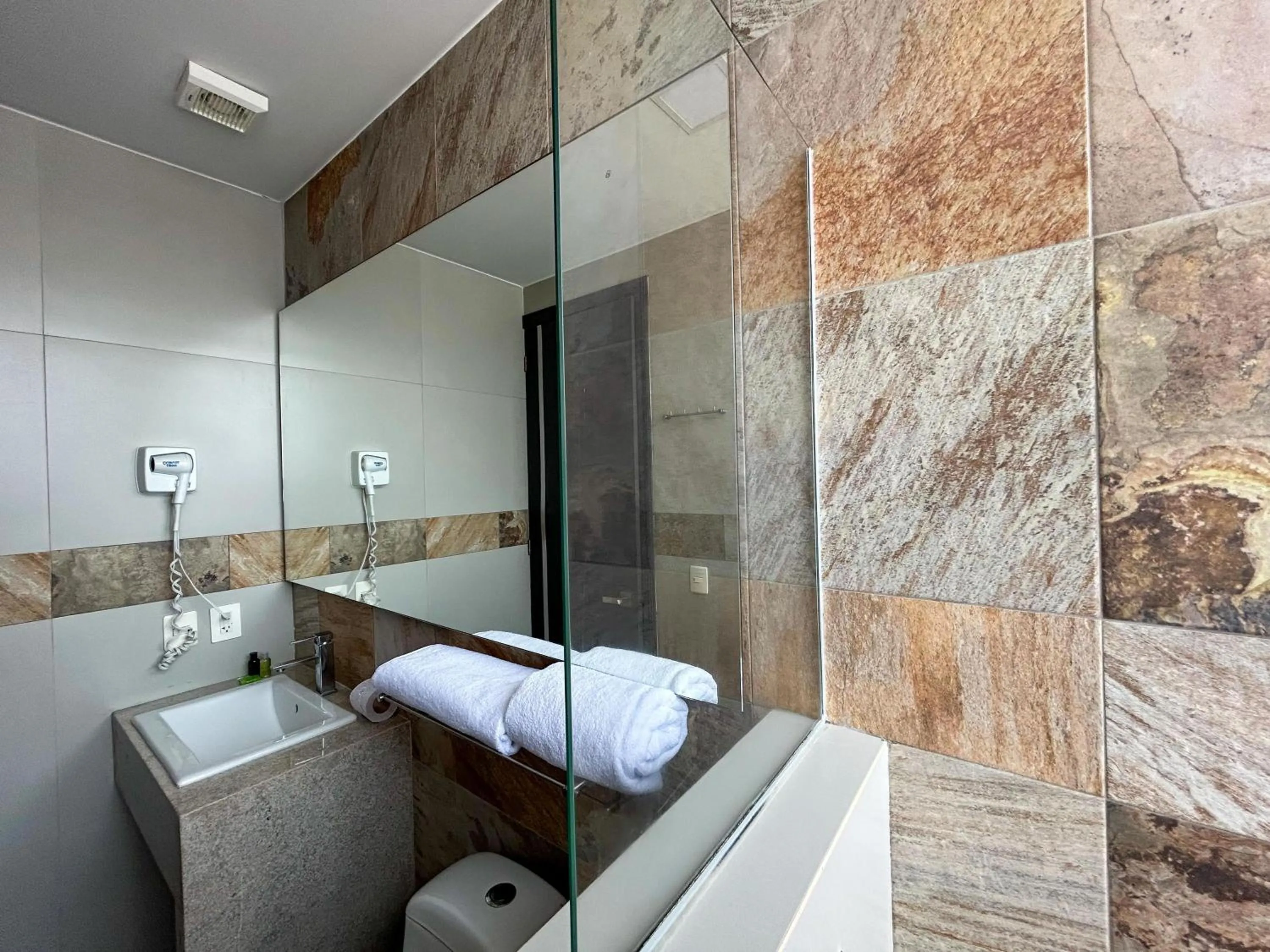 Bath in HVH by Yaxché