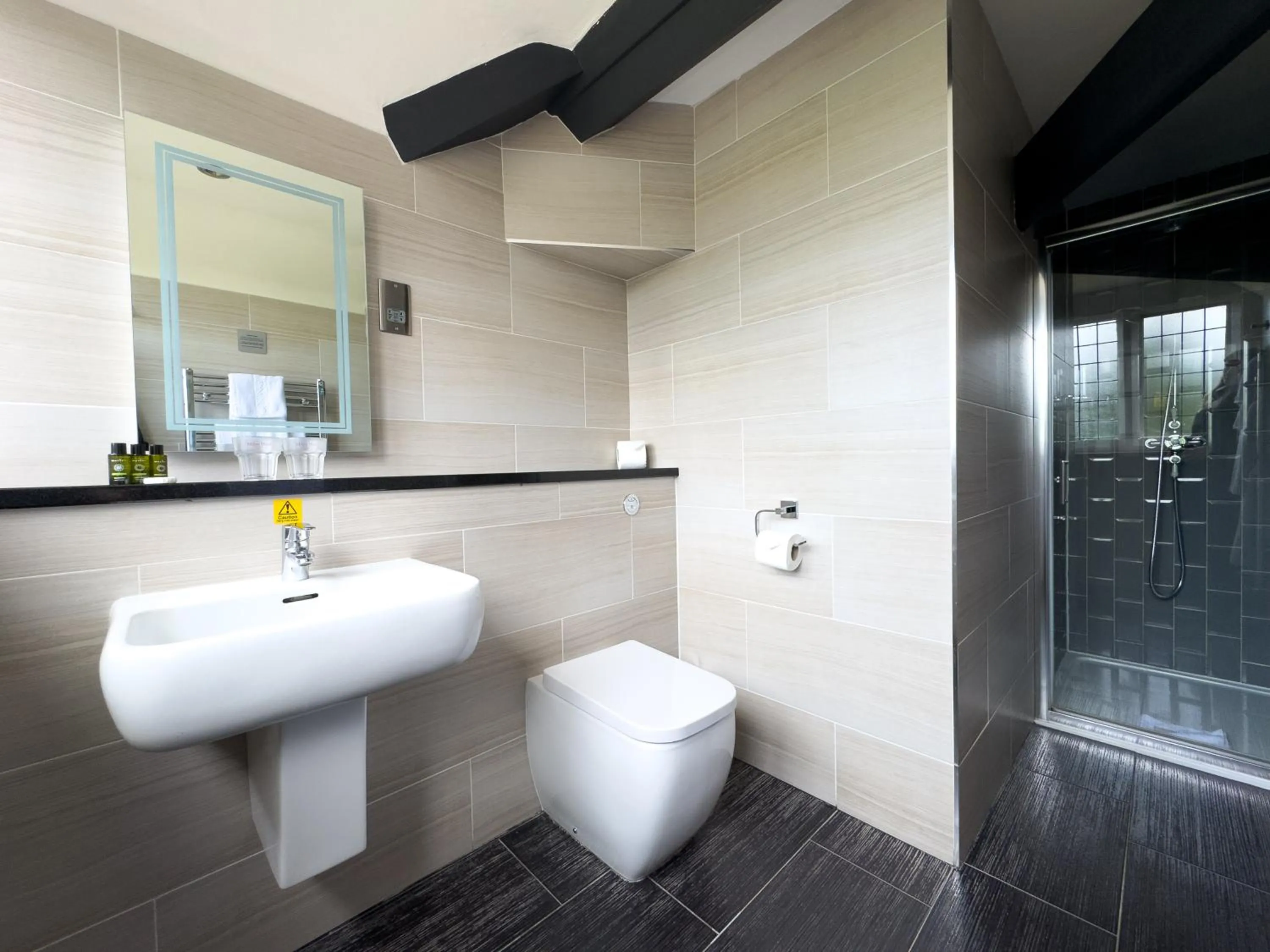 Bathroom in The Mount Country Manor Hotel & Golf Wolverhampton