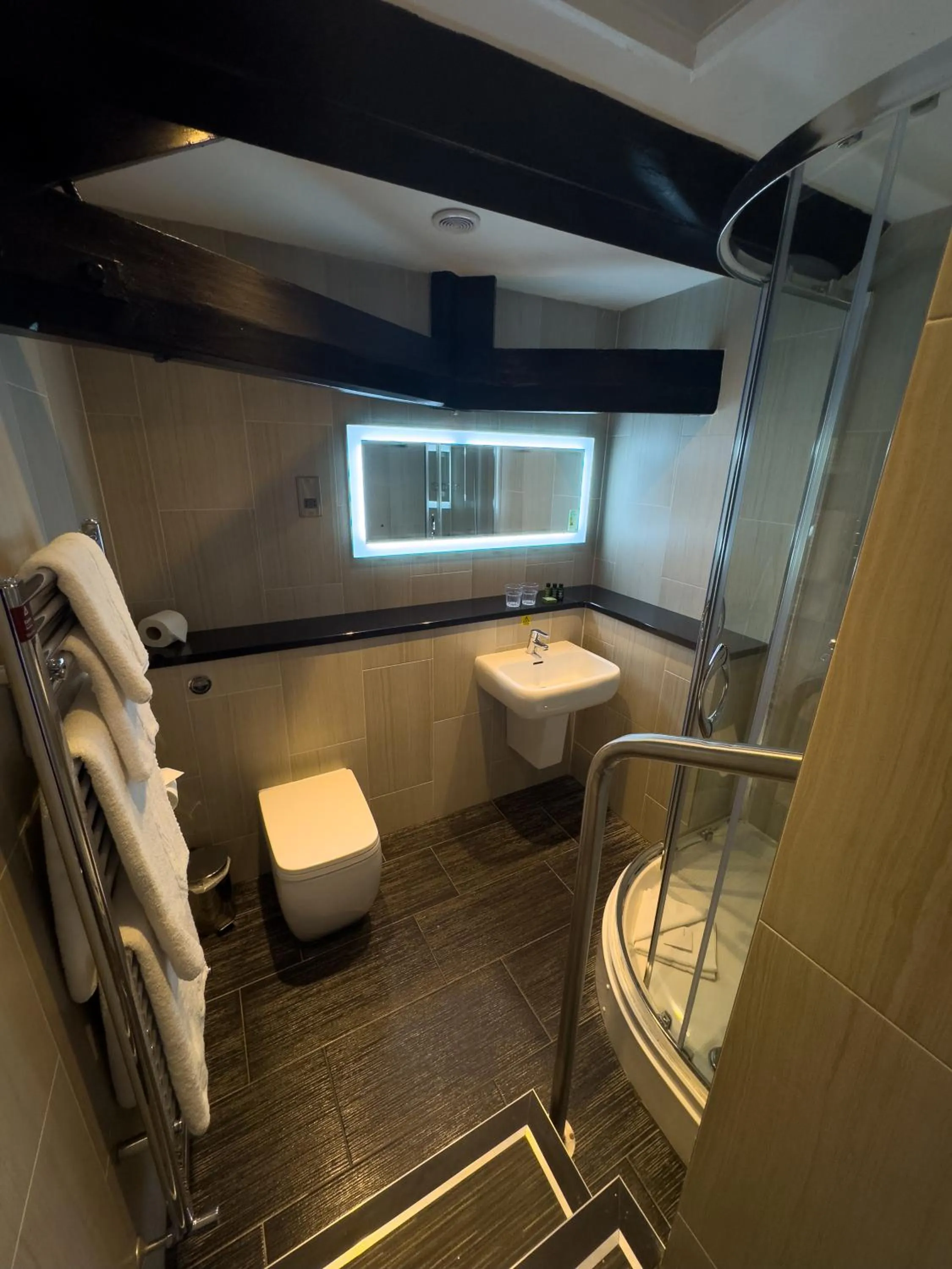 Bathroom in The Mount Country Manor Hotel & Golf Wolverhampton