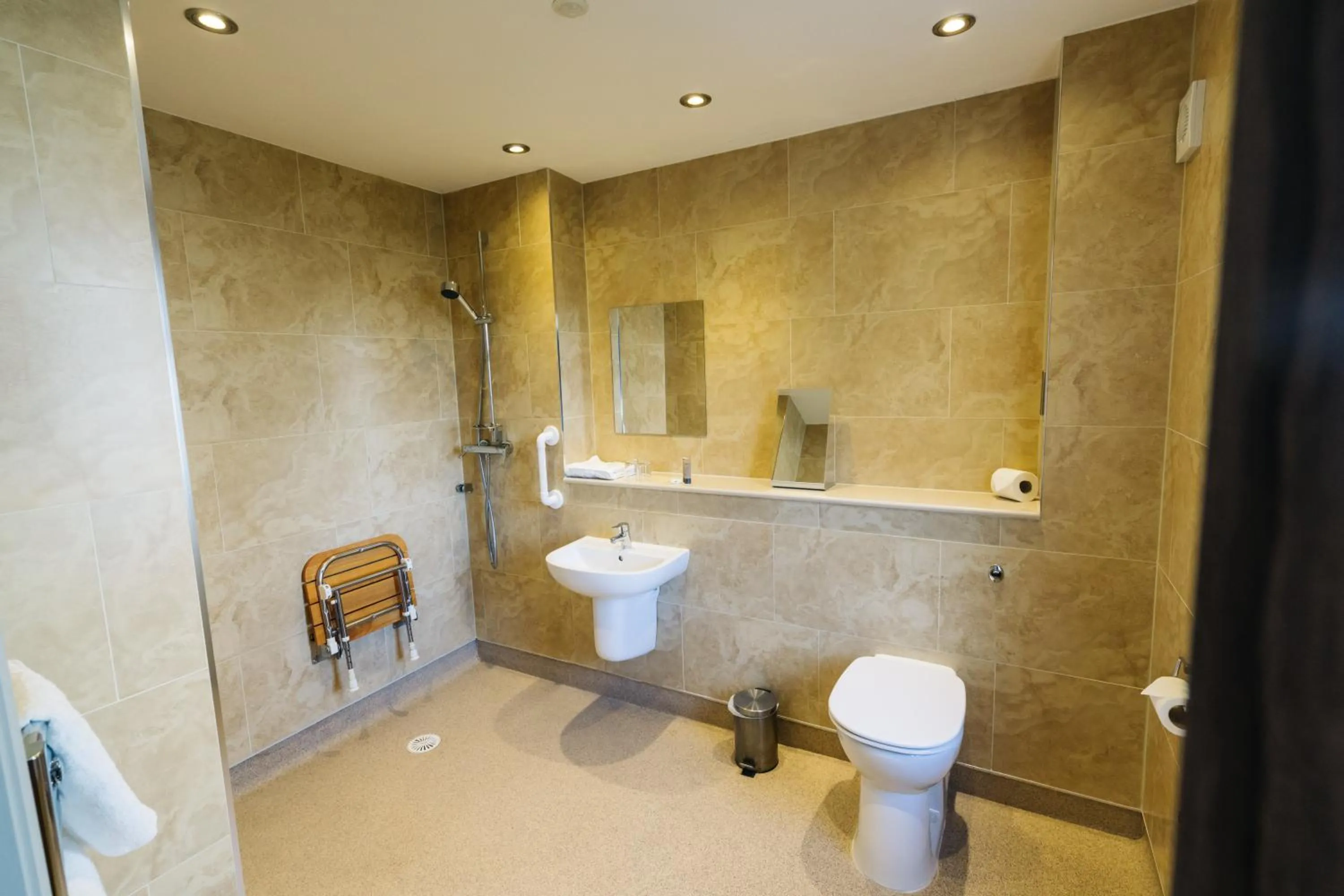 Bathroom in The Mount Country Manor Hotel & Golf Wolverhampton