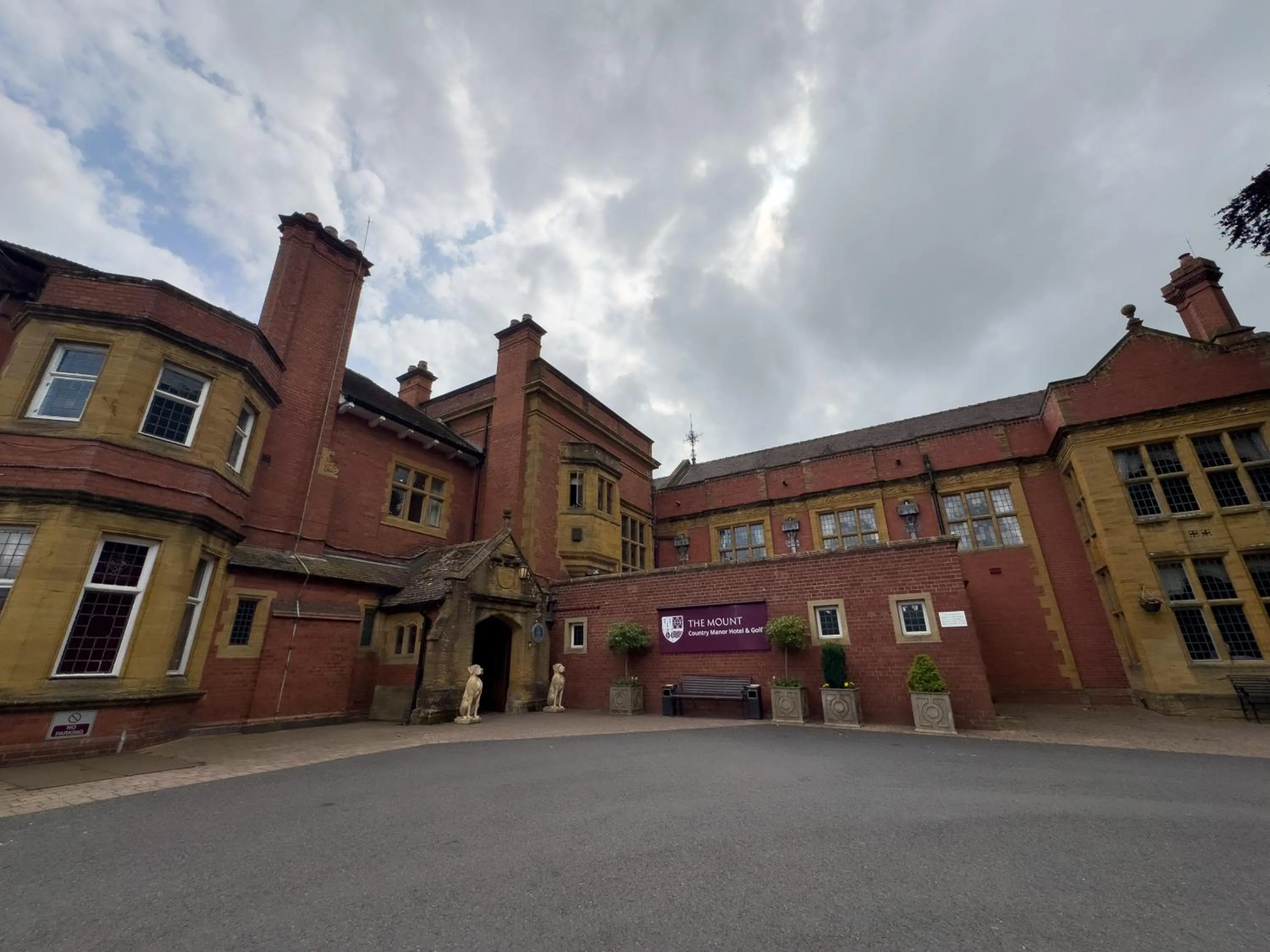 Property building in The Mount Country Manor Hotel & Golf Wolverhampton