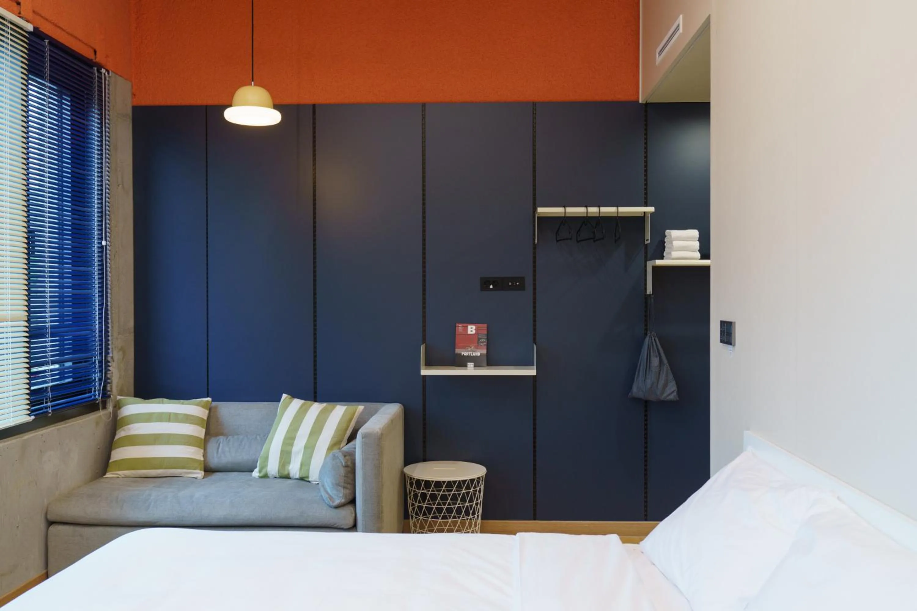 Photo of the whole room, Bed in Local Stitch Creator Town Seogyo