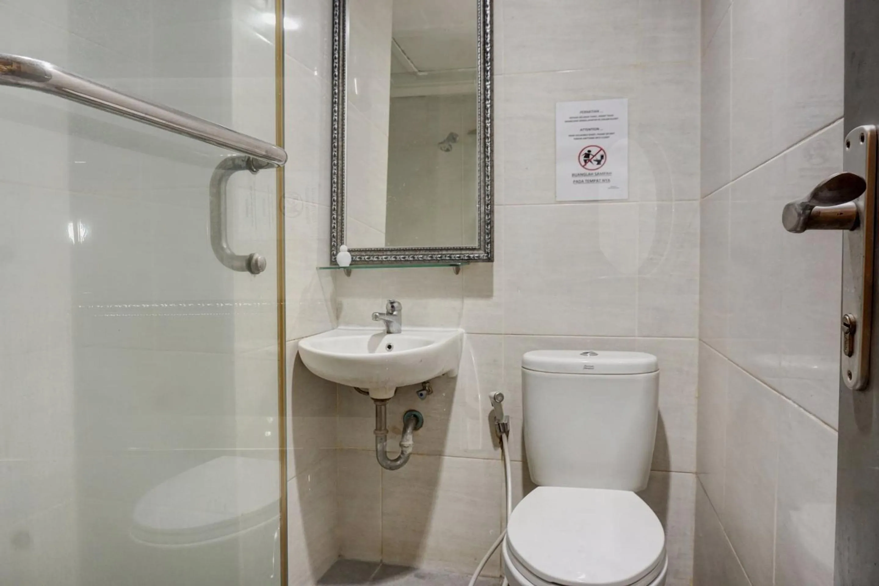 Bathroom in Hotel O Townhouse Oak Grand Orienchi