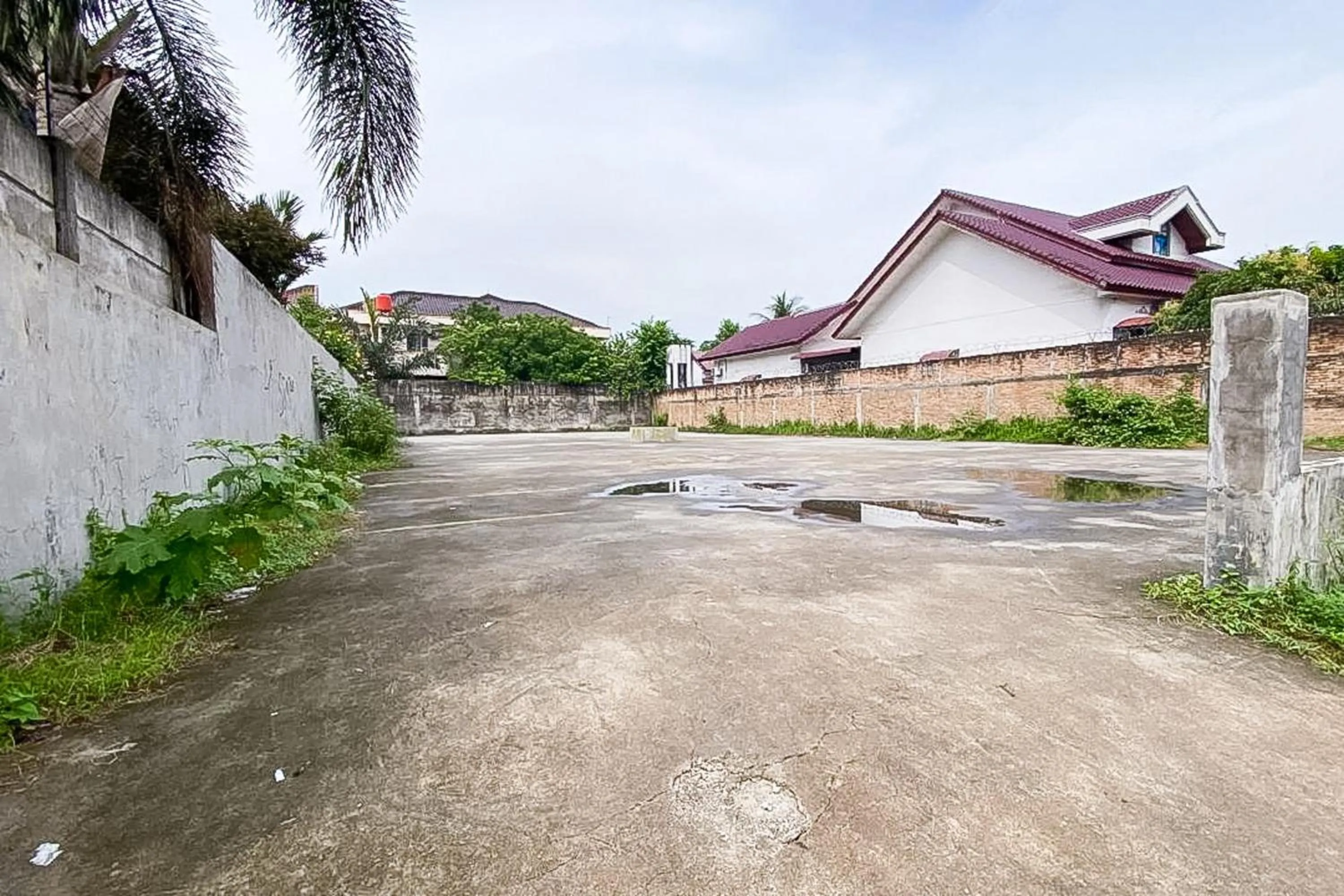 Property building in RedDoorz Hostel at FInest Medan