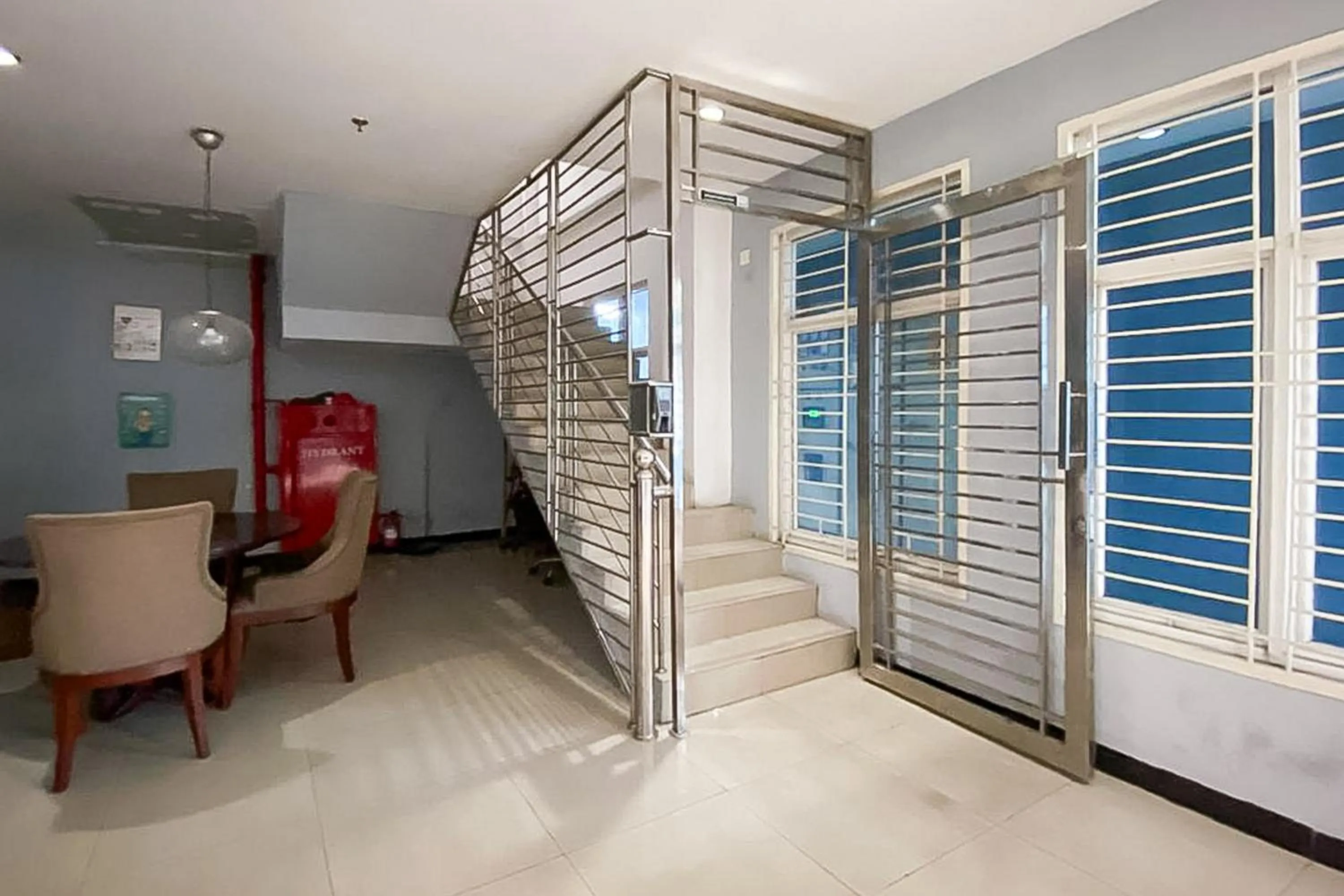 Seating area in RedDoorz Hostel at FInest Medan