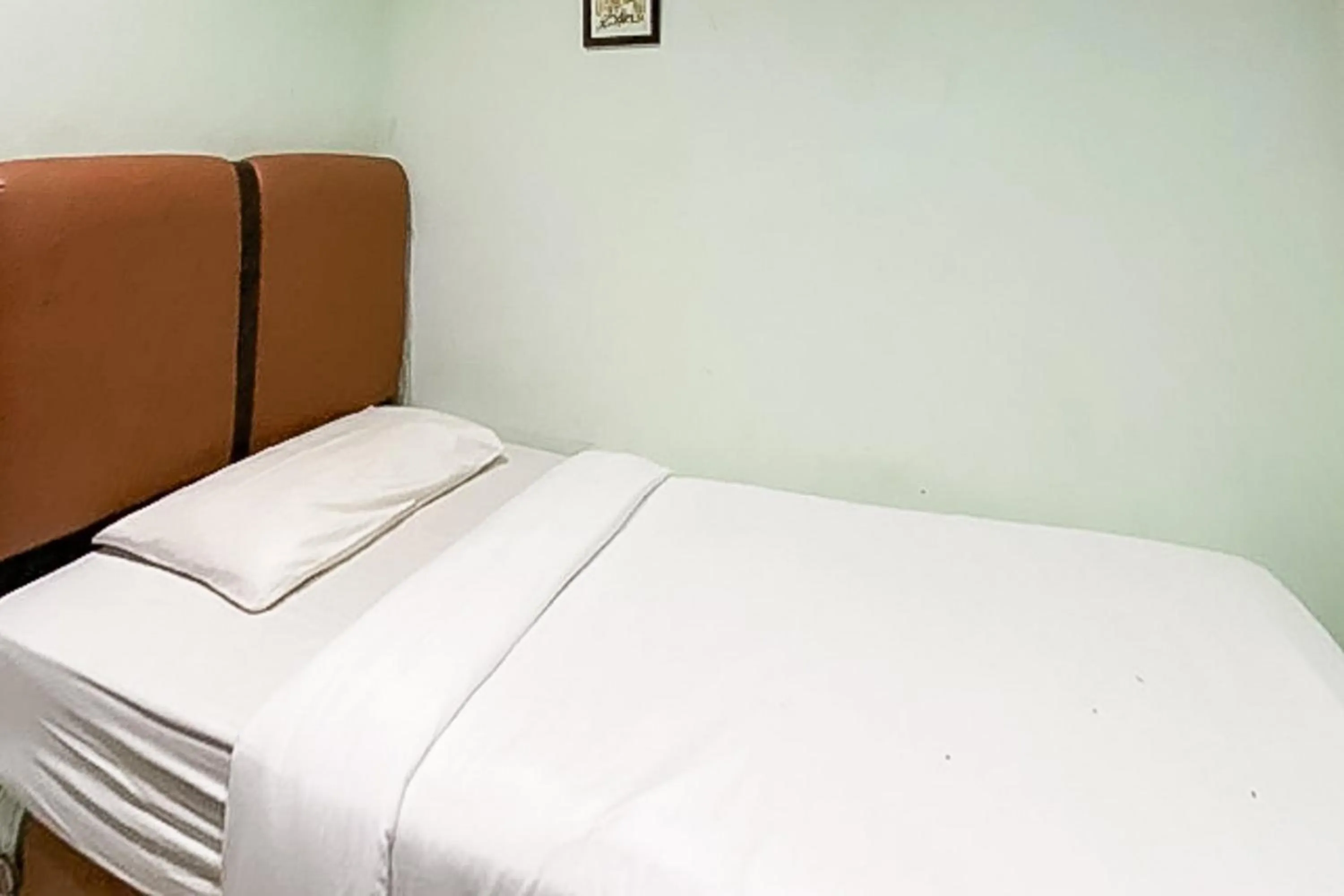 Bedroom, Bed in RedDoorz Hostel at FInest Medan