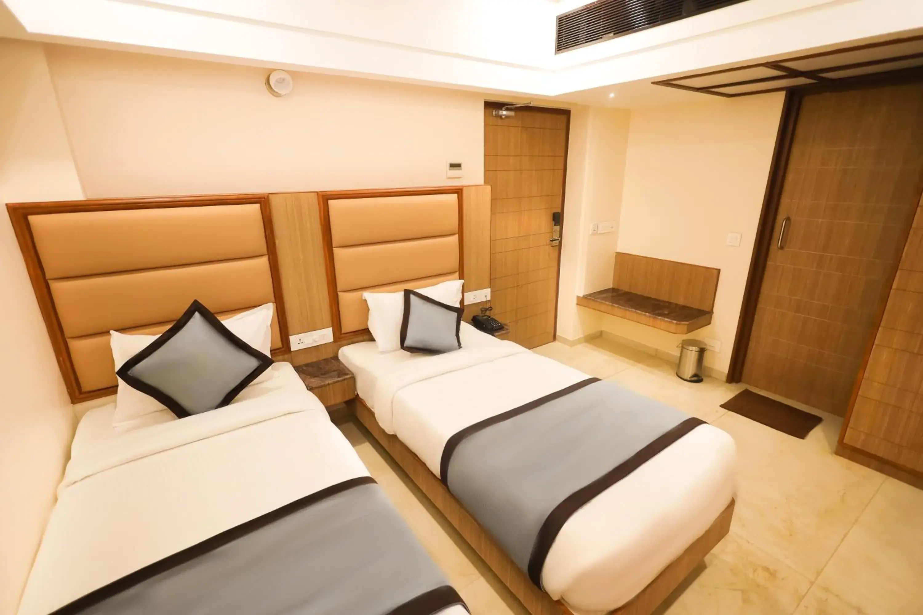 Deluxe Twin Room in Hotel Grand Sabarees Deluxe Twin Room in Hotel Grand Sabarees