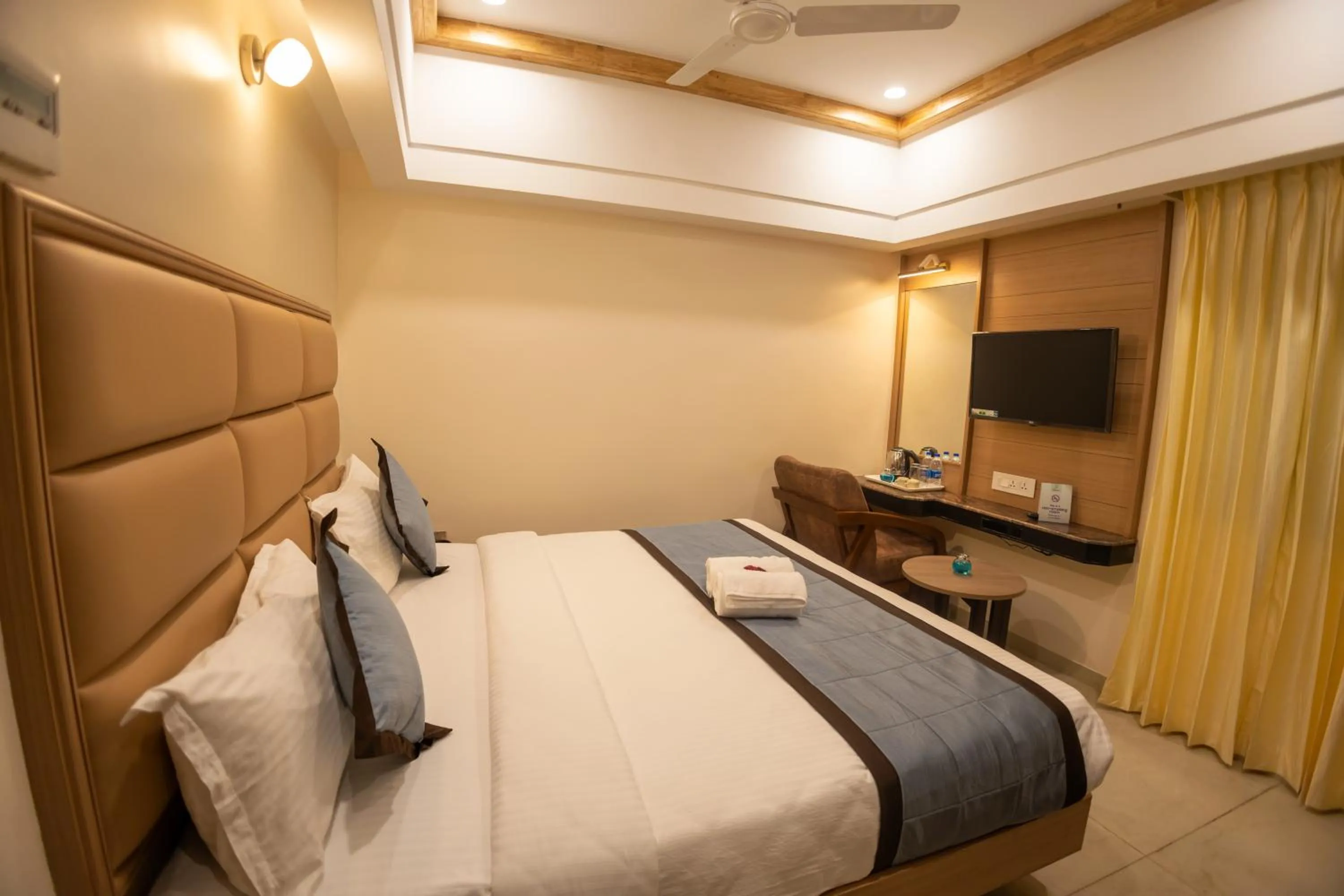 TV and multimedia, Bed in Hotel Grand Sabarees