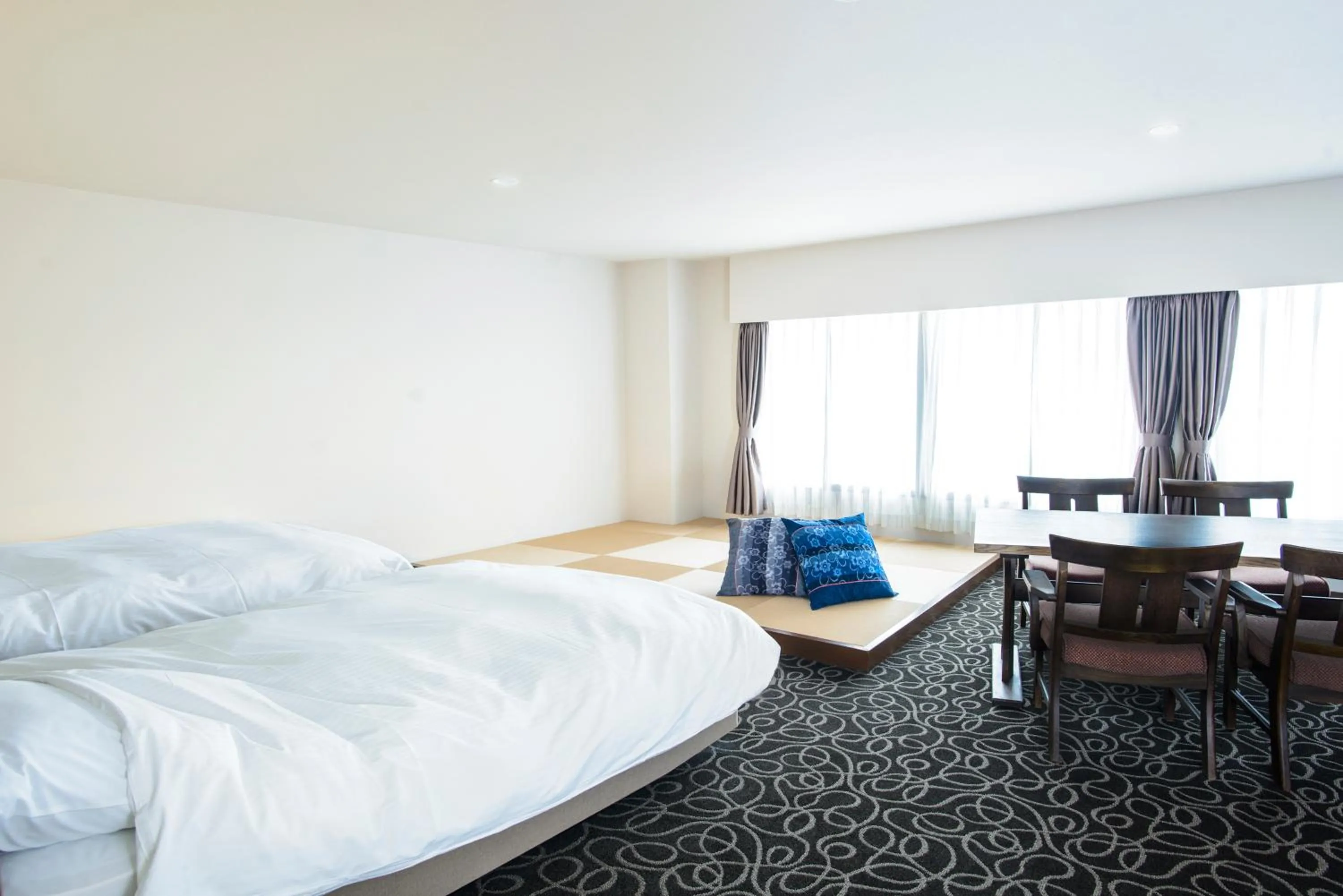 Bed in Suikouen Hotel