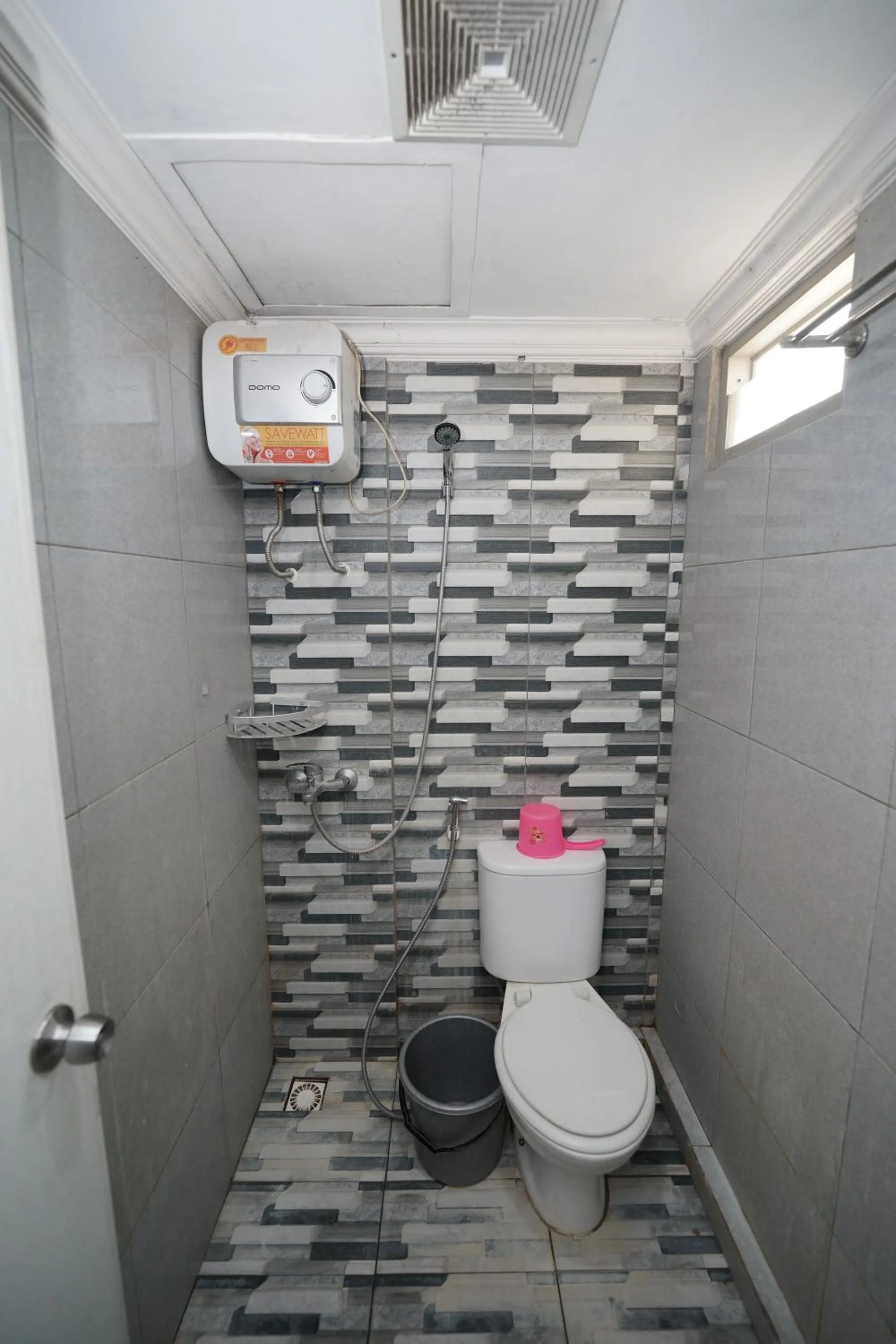 Bathroom in Perfect Stay Apartement The Suites Metro Bandung By Sultan Property