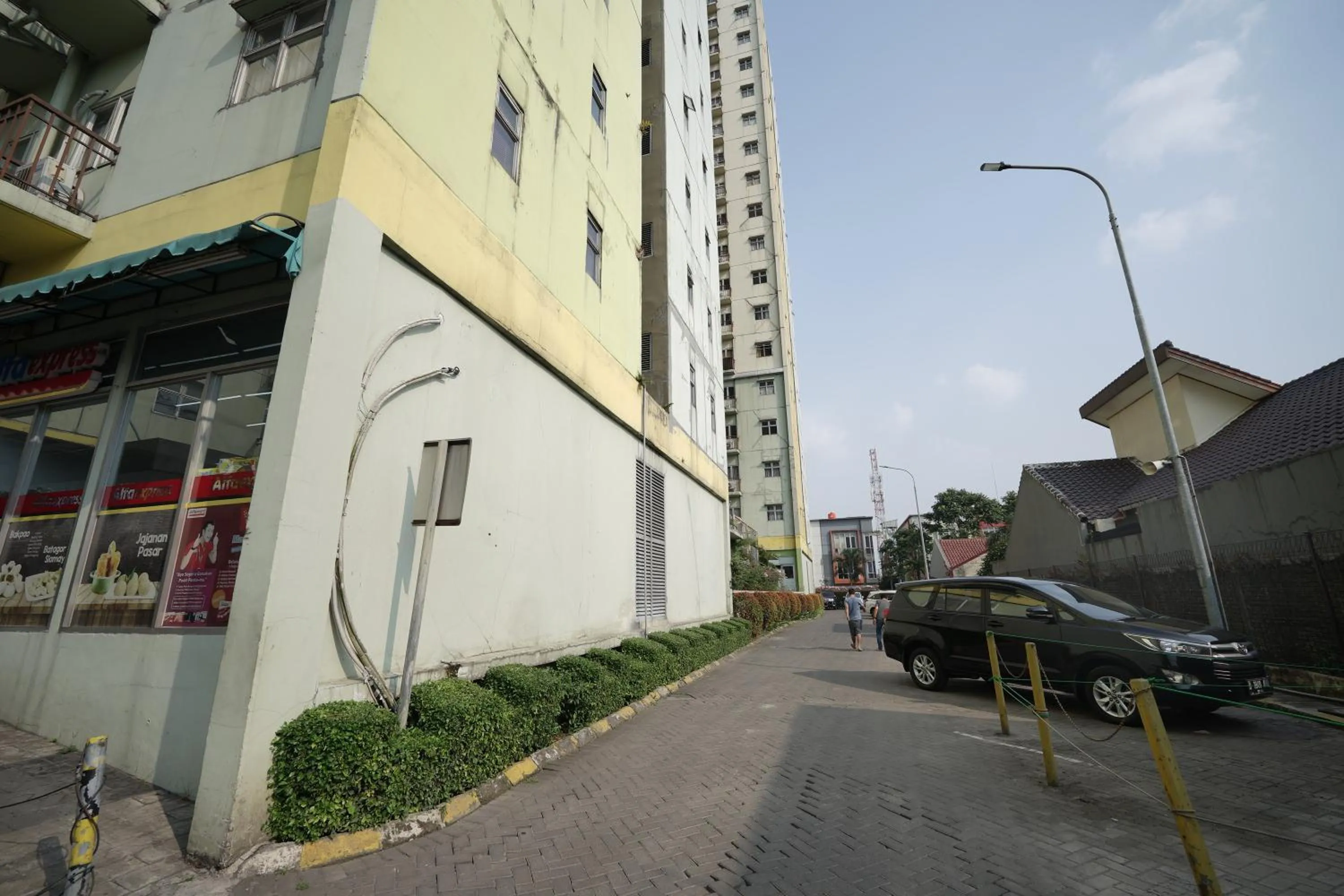 Parking in Perfect Stay Apartement The Suites Metro Bandung By Sultan Property