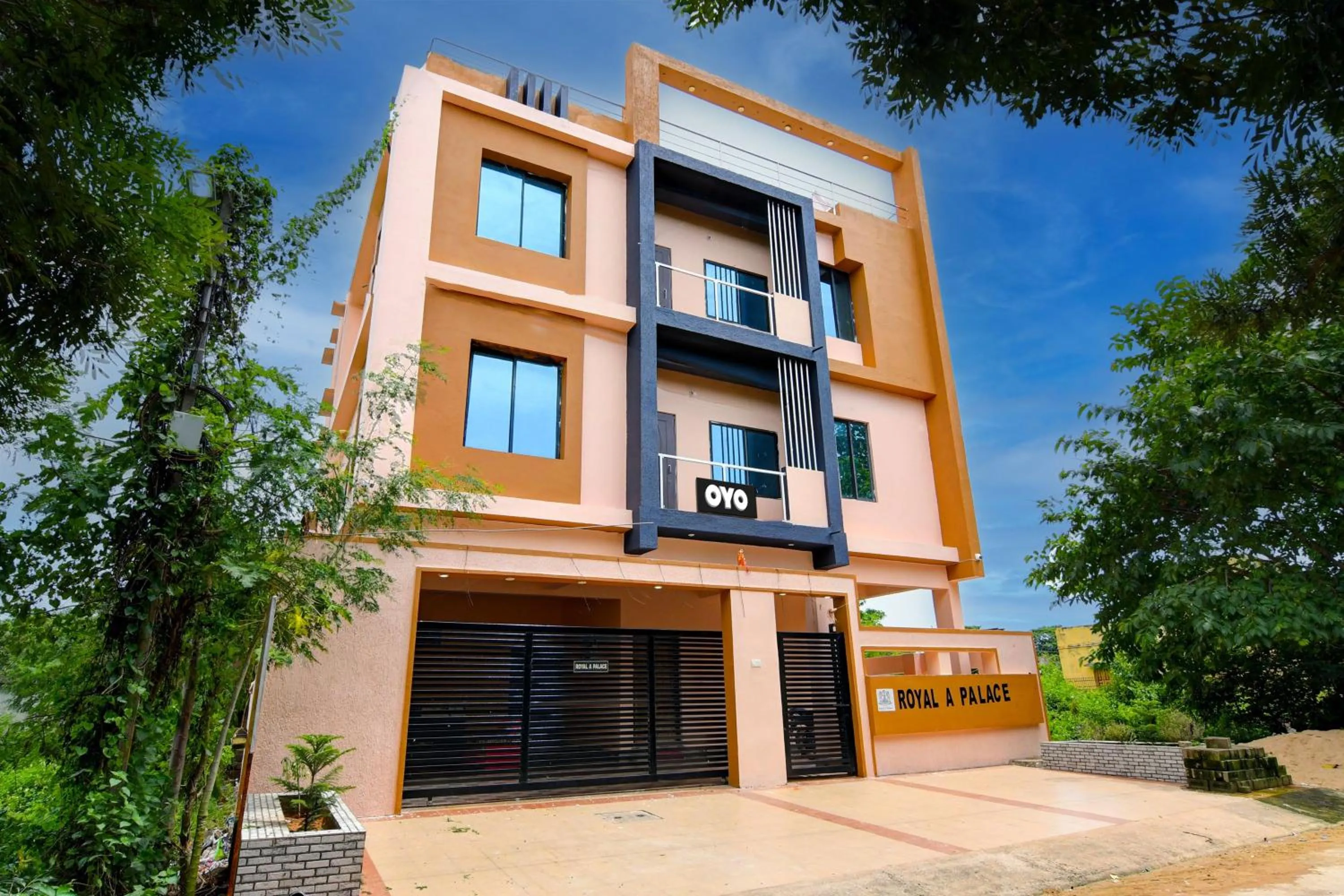 Facade/entrance in Super Hotel O Royal A Palace