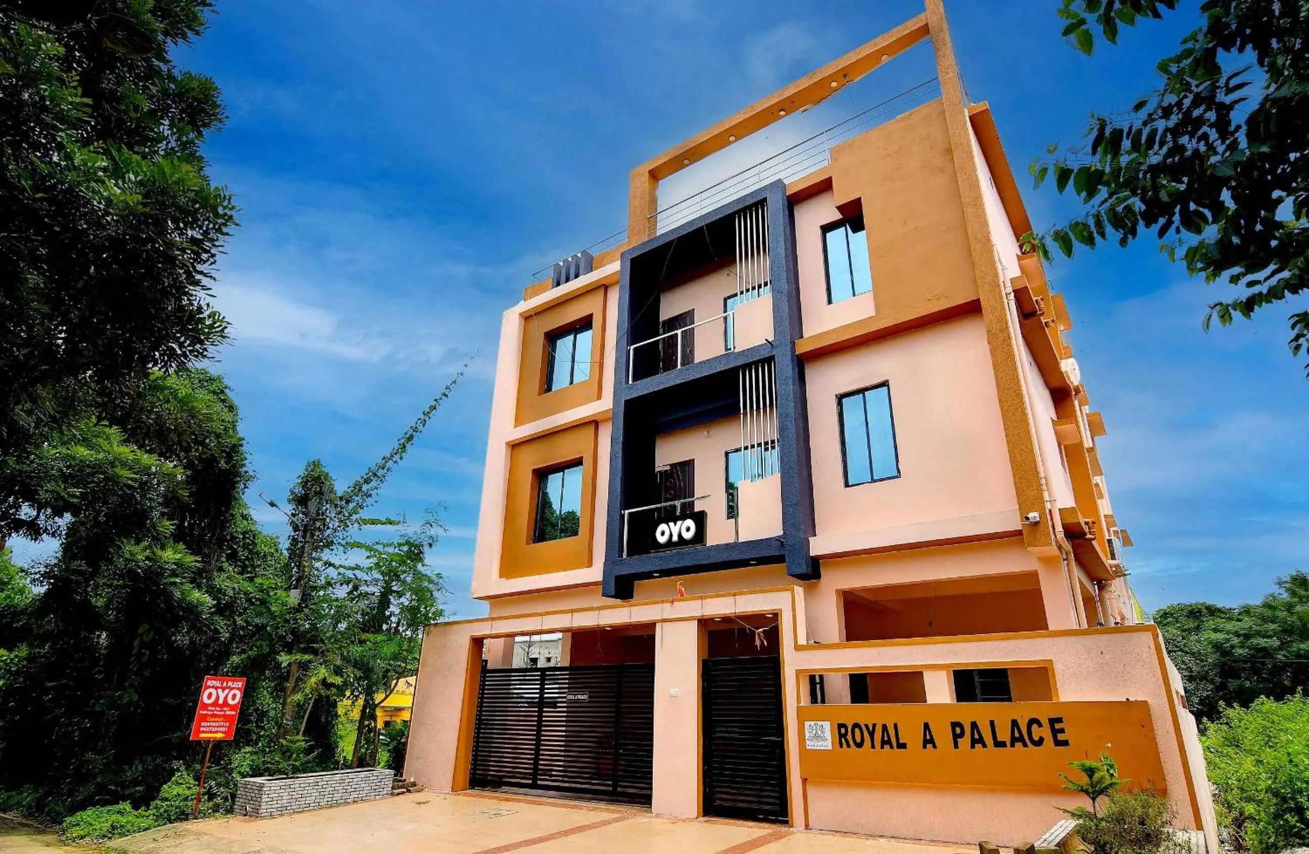Facade/entrance in Super Hotel O Royal A Palace